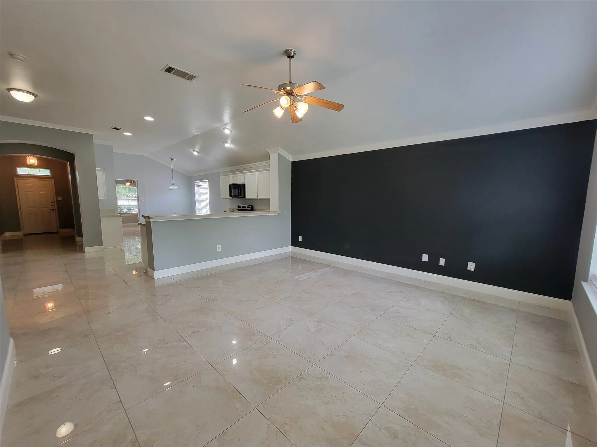 Single Family Residence For Sale in Tarrant County , 8033 Summer Stream Drive, Fort Worth, Texas 76134, 3 Bedroom, 2 Bathroom, 2 Garage spaces, 1,789 Sqft, built in 2005, mls#21331612, Real Estate Agent in Fort Worth, Homes For Sale in Tarrant county, Homes For Sale in Fort Worth, Realtor in Fort Worth Texas, Real Estate Brokerage Independent Realty Texas, Luminita Cordes Realtor