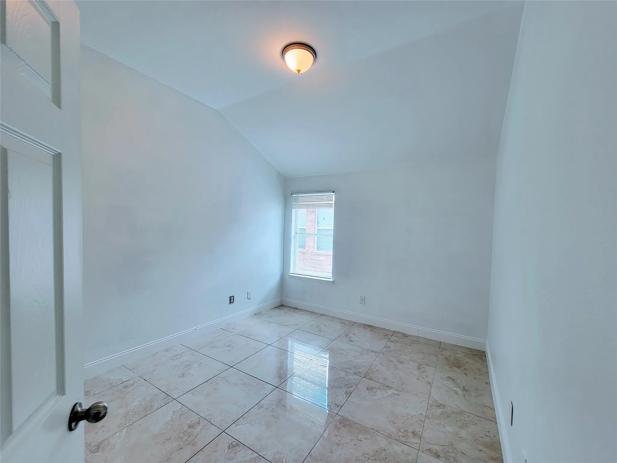 Single Family Residence For Sale in Tarrant County , 8033 Summer Stream Drive, Fort Worth, Texas 76134, 3 Bedroom, 2 Bathroom, 2 Garage spaces, 1,789 Sqft, built in 2005, mls#21331612, Real Estate Agent in Fort Worth, Homes For Sale in Tarrant county, Homes For Sale in Fort Worth, Realtor in Fort Worth Texas, Real Estate Brokerage Independent Realty Texas, Luminita Cordes Realtor