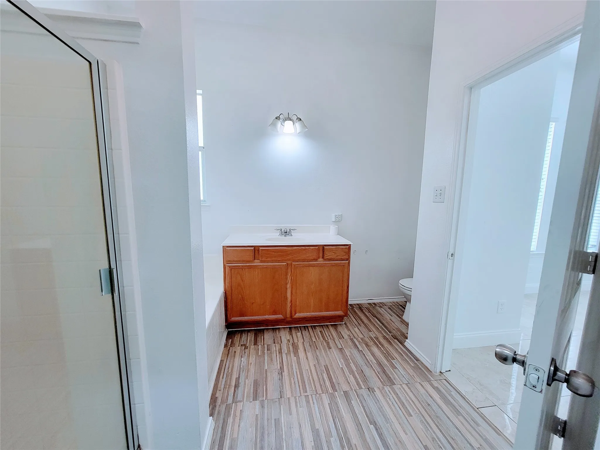 Single Family Residence For Sale in Tarrant County , 8033 Summer Stream Drive, Fort Worth, Texas 76134, 3 Bedroom, 2 Bathroom, 2 Garage spaces, 1,789 Sqft, built in 2005, mls#21331612, Real Estate Agent in Fort Worth, Homes For Sale in Tarrant county, Homes For Sale in Fort Worth, Realtor in Fort Worth Texas, Real Estate Brokerage Independent Realty Texas, Luminita Cordes Realtor