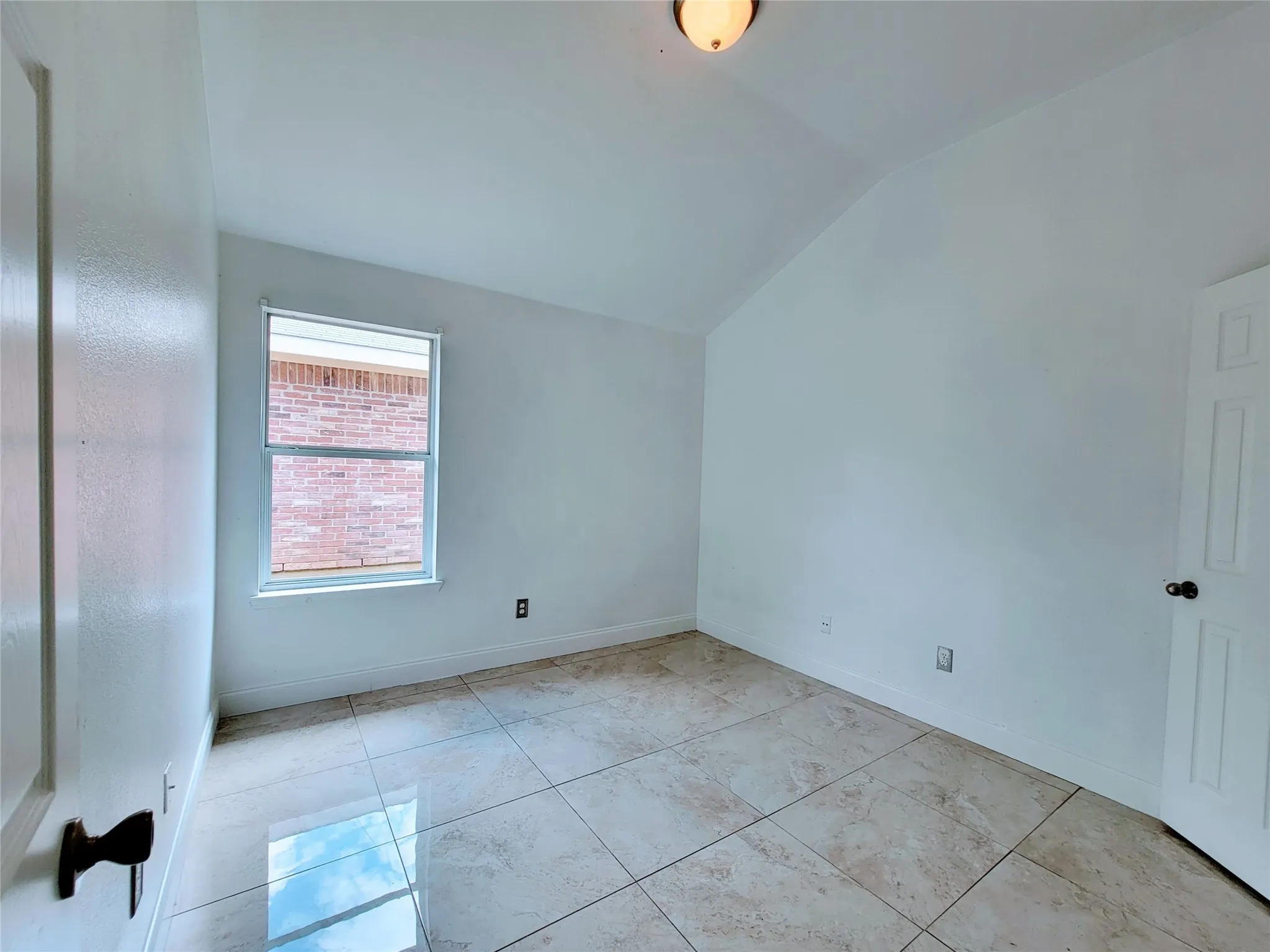 Single Family Residence For Sale in Tarrant County , 8033 Summer Stream Drive, Fort Worth, Texas 76134, 3 Bedroom, 2 Bathroom, 2 Garage spaces, 1,789 Sqft, built in 2005, mls#21331612, Real Estate Agent in Fort Worth, Homes For Sale in Tarrant county, Homes For Sale in Fort Worth, Realtor in Fort Worth Texas, Real Estate Brokerage Independent Realty Texas, Luminita Cordes Realtor