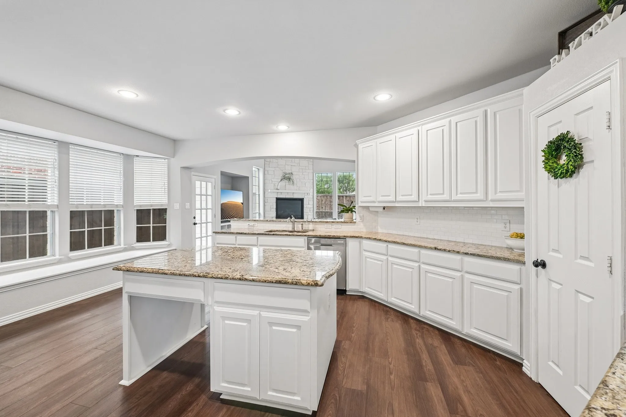 Single Family Residence For Sale in Tarrant County , 4309 Palmer Drive, Mansfield, Texas 76063, 5 Bedroom, 4 Bathroom, 2 Garage spaces, 3,763 Sqft, built in 2005, mls#21329603, Real Estate Agent in Mansfield, Homes For Sale in Tarrant county, Homes For Sale in Mansfield, Realtor in Mansfield Texas, Real Estate Brokerage Independent Realty Texas, Luminita Cordes Realtor