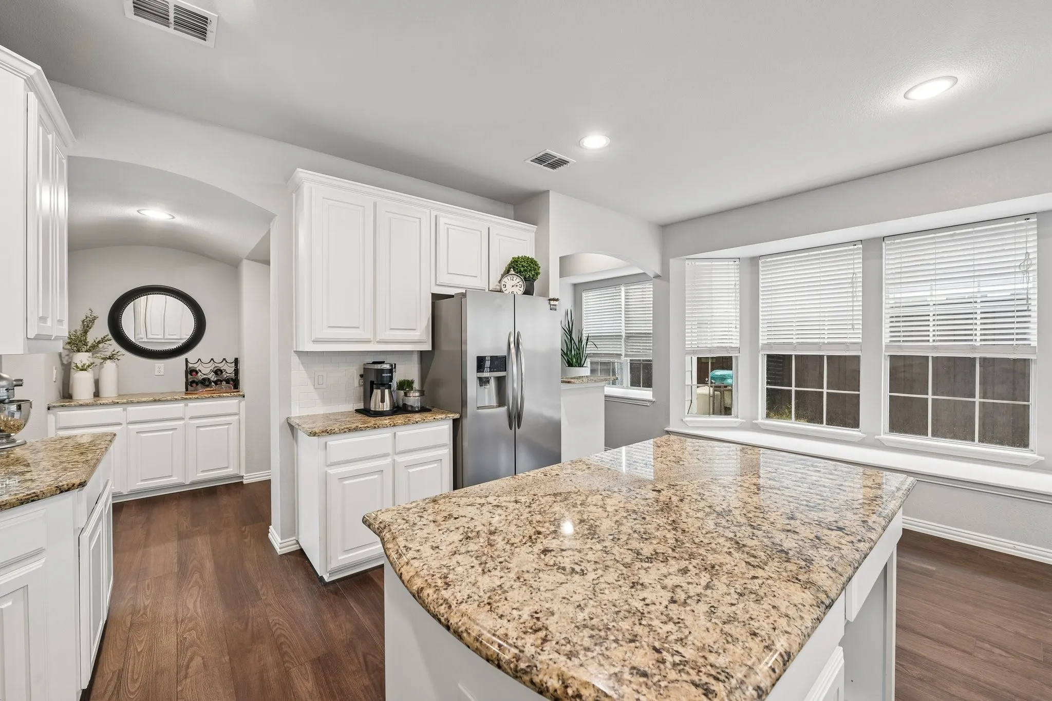 Single Family Residence For Sale in Tarrant County , 4309 Palmer Drive, Mansfield, Texas 76063, 5 Bedroom, 4 Bathroom, 2 Garage spaces, 3,763 Sqft, built in 2005, mls#21329603, Real Estate Agent in Mansfield, Homes For Sale in Tarrant county, Homes For Sale in Mansfield, Realtor in Mansfield Texas, Real Estate Brokerage Independent Realty Texas, Luminita Cordes Realtor