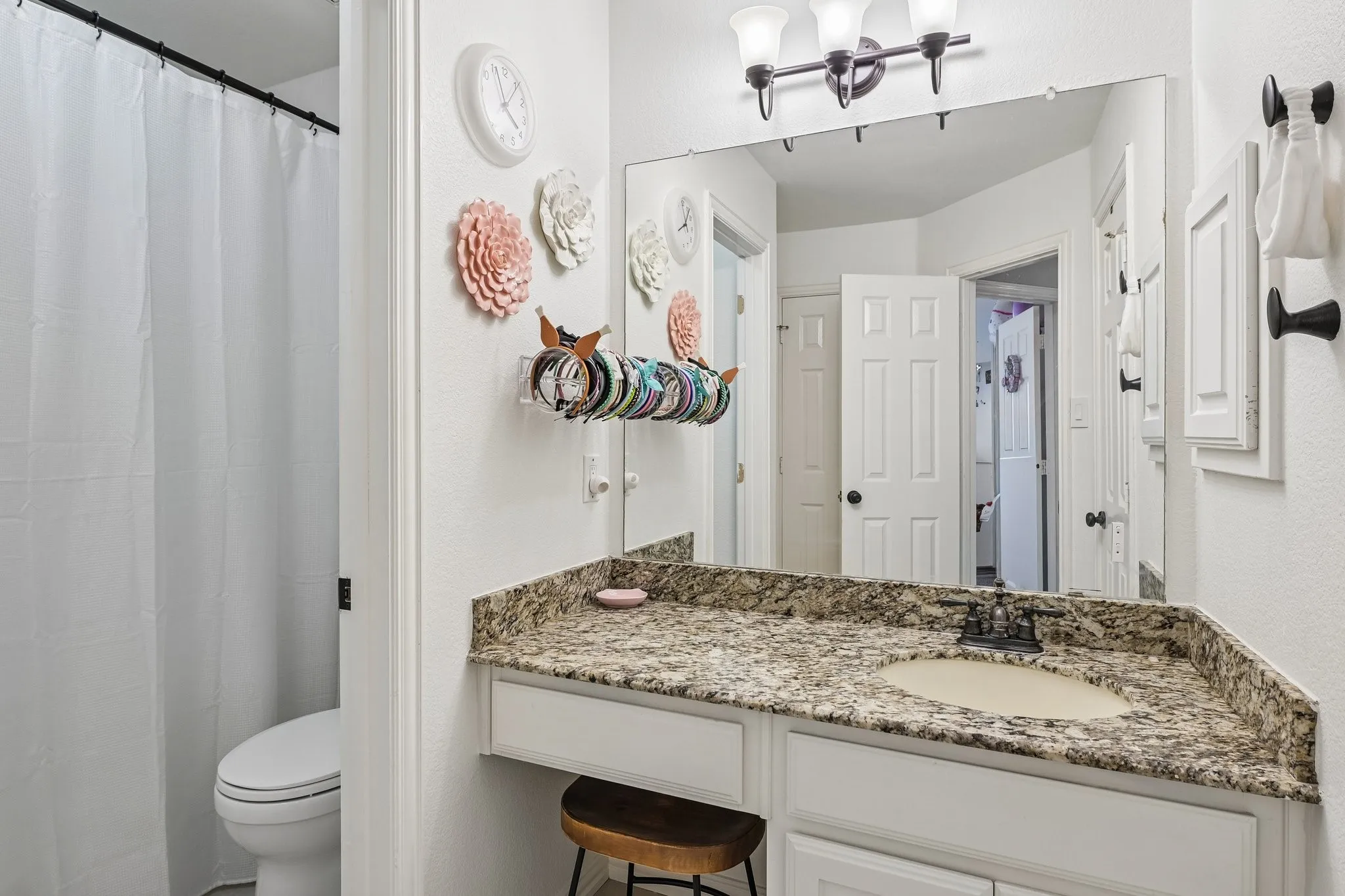 Single Family Residence For Sale in Tarrant County , 4309 Palmer Drive, Mansfield, Texas 76063, 5 Bedroom, 4 Bathroom, 2 Garage spaces, 3,763 Sqft, built in 2005, mls#21329603, Real Estate Agent in Mansfield, Homes For Sale in Tarrant county, Homes For Sale in Mansfield, Realtor in Mansfield Texas, Real Estate Brokerage Independent Realty Texas, Luminita Cordes Realtor