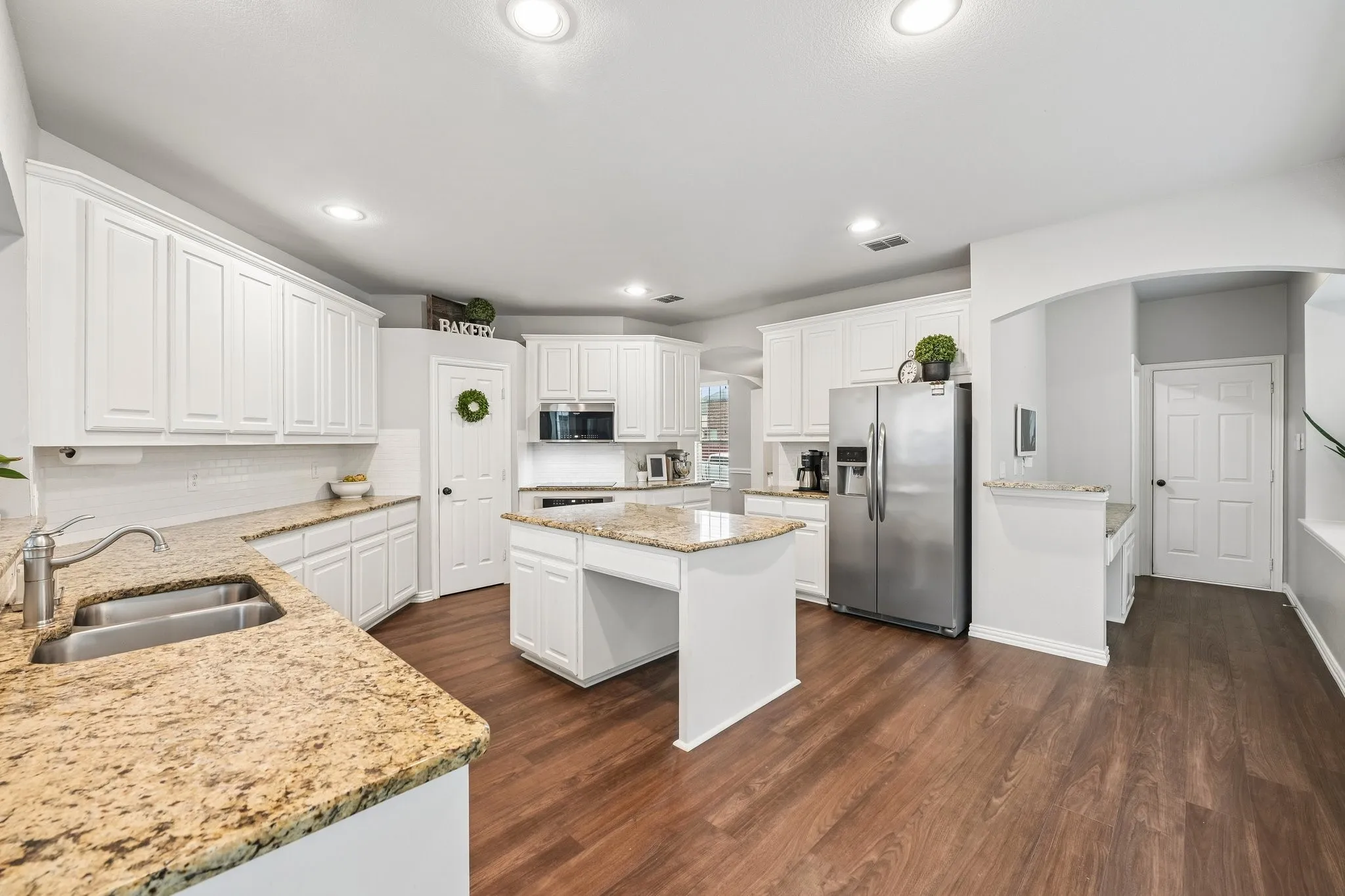Single Family Residence For Sale in Tarrant County , 4309 Palmer Drive, Mansfield, Texas 76063, 5 Bedroom, 4 Bathroom, 2 Garage spaces, 3,763 Sqft, built in 2005, mls#21329603, Real Estate Agent in Mansfield, Homes For Sale in Tarrant county, Homes For Sale in Mansfield, Realtor in Mansfield Texas, Real Estate Brokerage Independent Realty Texas, Luminita Cordes Realtor