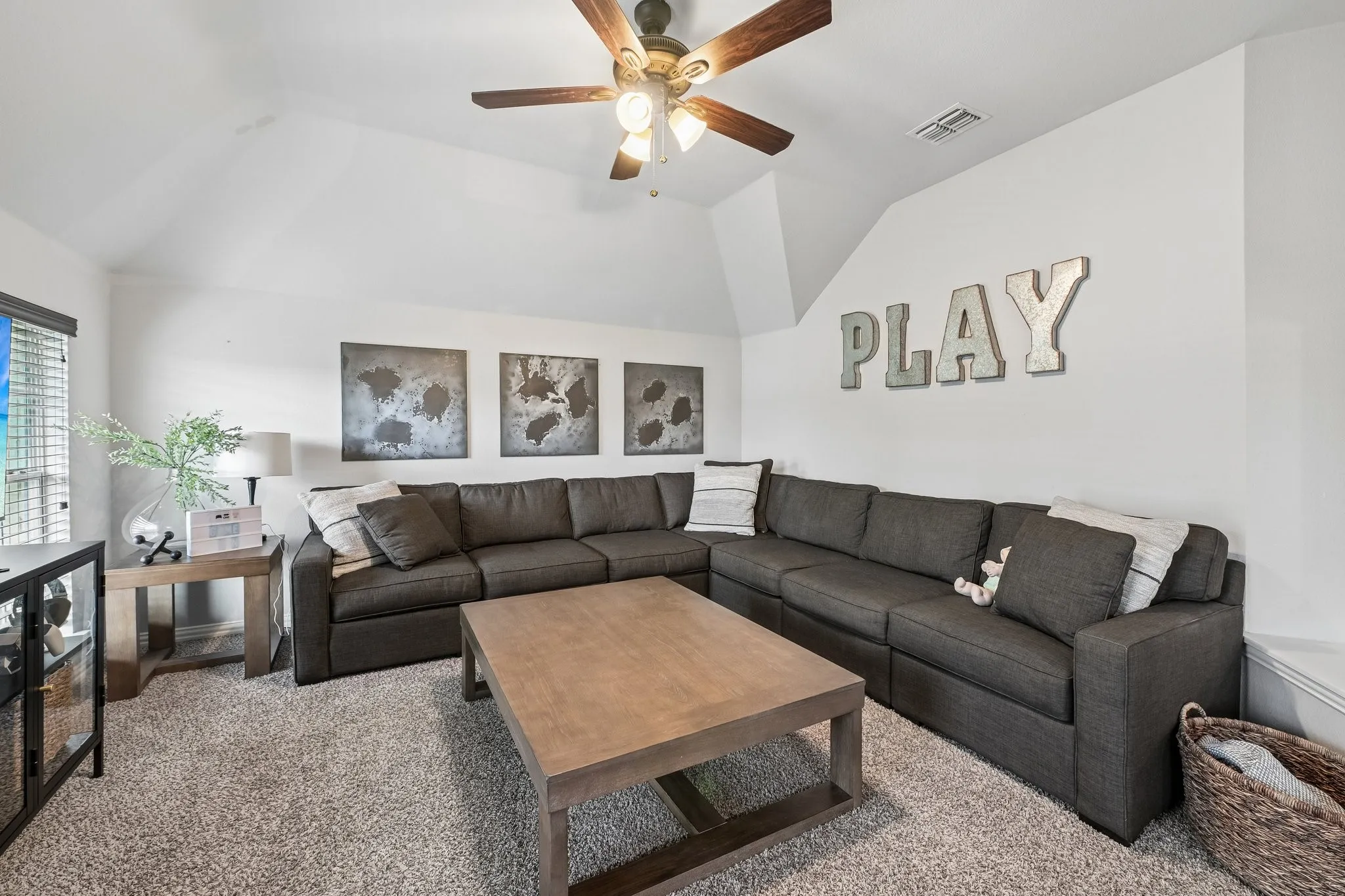 Single Family Residence For Sale in Tarrant County , 4309 Palmer Drive, Mansfield, Texas 76063, 5 Bedroom, 4 Bathroom, 2 Garage spaces, 3,763 Sqft, built in 2005, mls#21329603, Real Estate Agent in Mansfield, Homes For Sale in Tarrant county, Homes For Sale in Mansfield, Realtor in Mansfield Texas, Real Estate Brokerage Independent Realty Texas, Luminita Cordes Realtor