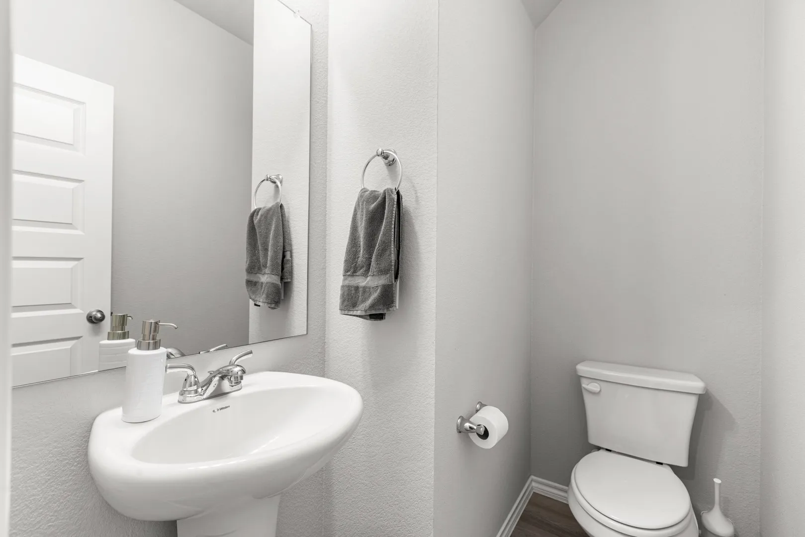 Townhouse For Sale in Dallas County , 2920 Baneberry Lane, Mesquite, Texas 75150, 3 Bedroom, 3 Bathroom, 2 Garage spaces, 1,760 Sqft, built in 2023, mls#21334971, Real Estate Agent in Mesquite, Homes For Sale in Dallas county, Homes For Sale in Mesquite, Realtor in Mesquite Texas, Real Estate Brokerage Independent Realty Texas, Luminita Cordes Realtor