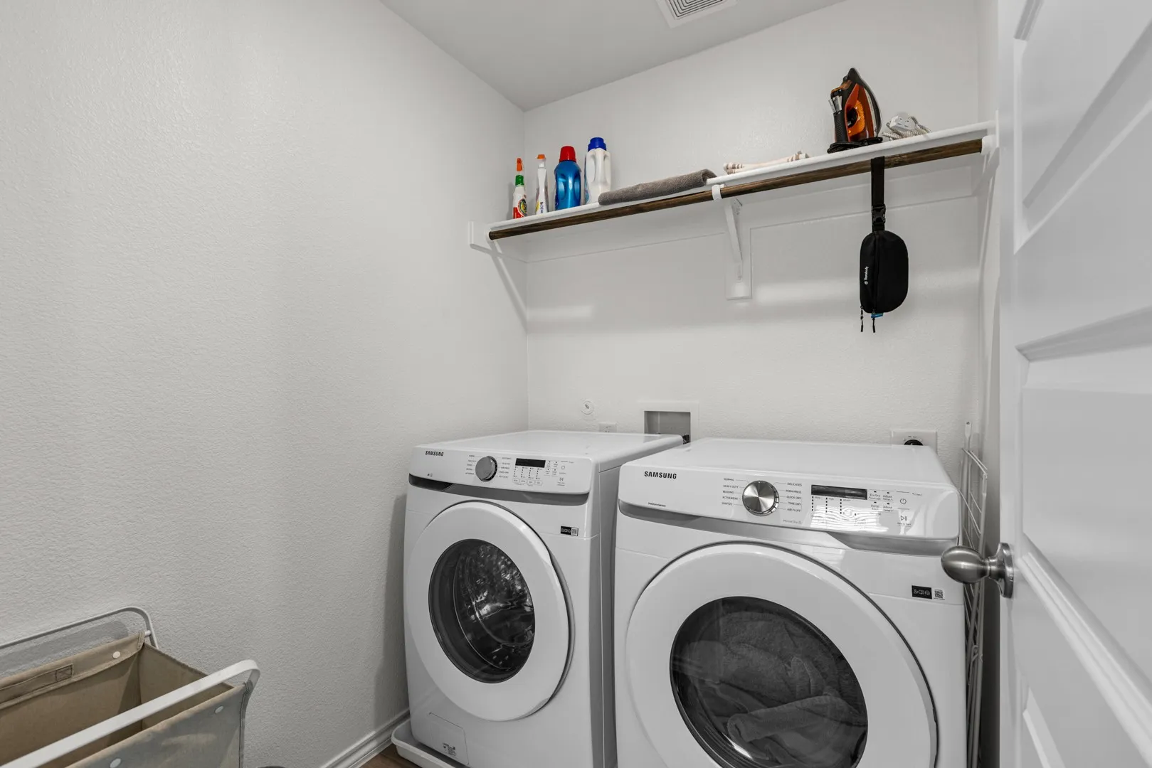 Townhouse For Sale in Dallas County , 2920 Baneberry Lane, Mesquite, Texas 75150, 3 Bedroom, 3 Bathroom, 2 Garage spaces, 1,760 Sqft, built in 2023, mls#21334971, Real Estate Agent in Mesquite, Homes For Sale in Dallas county, Homes For Sale in Mesquite, Realtor in Mesquite Texas, Real Estate Brokerage Independent Realty Texas, Luminita Cordes Realtor