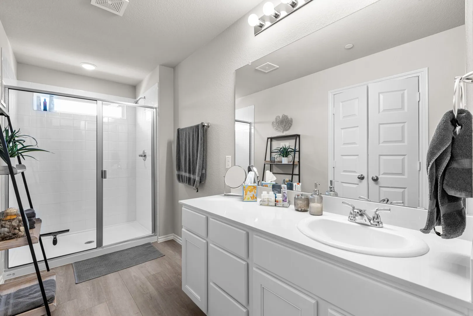 Townhouse For Sale in Dallas County , 2920 Baneberry Lane, Mesquite, Texas 75150, 3 Bedroom, 3 Bathroom, 2 Garage spaces, 1,760 Sqft, built in 2023, mls#21334971, Real Estate Agent in Mesquite, Homes For Sale in Dallas county, Homes For Sale in Mesquite, Realtor in Mesquite Texas, Real Estate Brokerage Independent Realty Texas, Luminita Cordes Realtor
