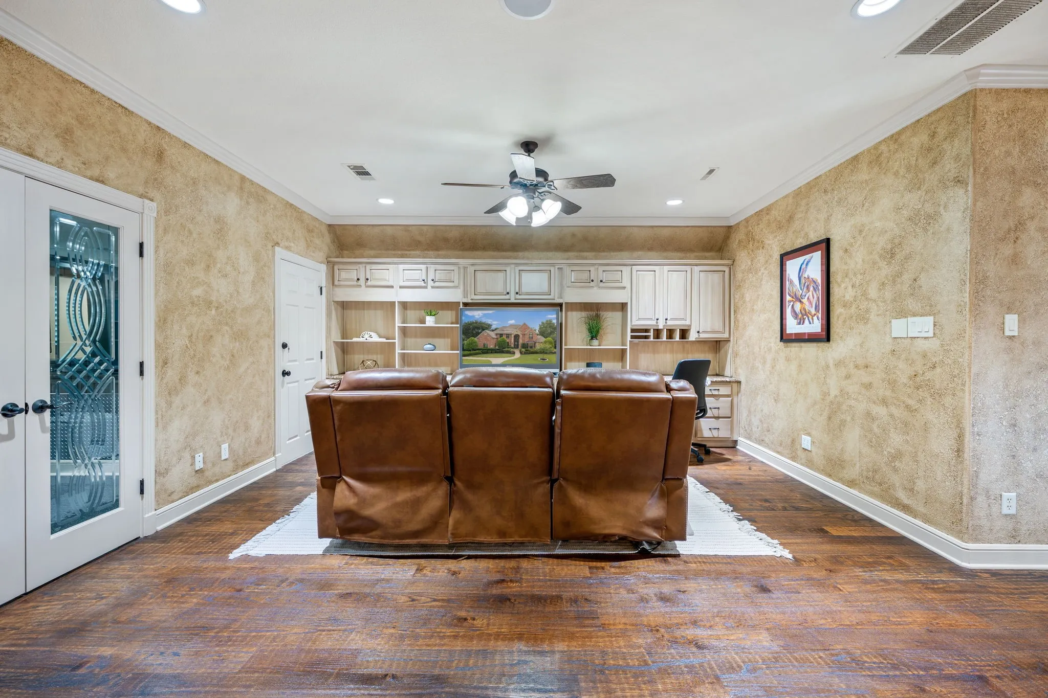 Game room, loft area