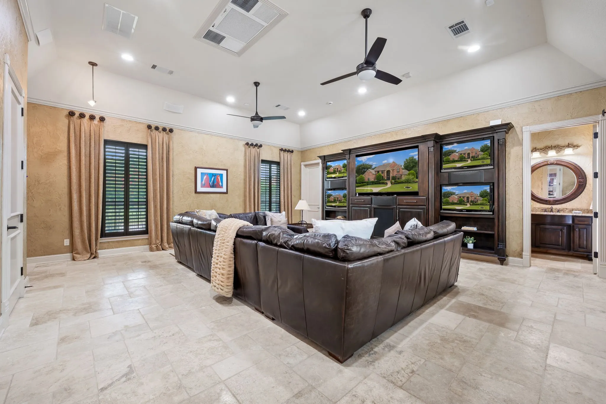 Flexible fifth bedroom with an en-suite bathroom.