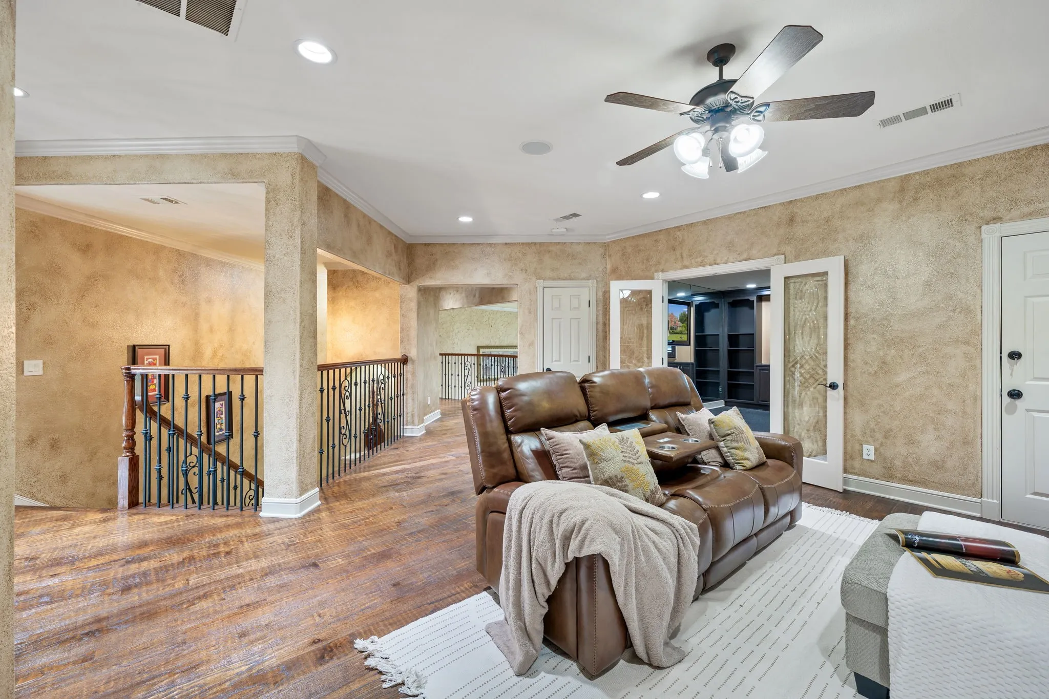 Game room, loft area