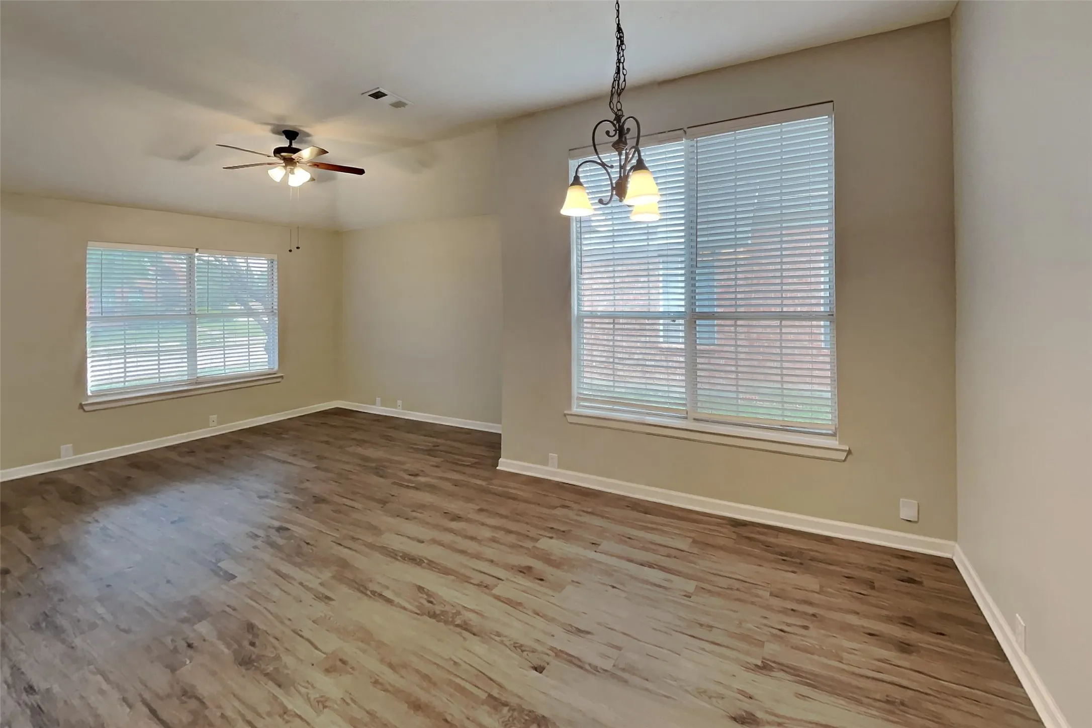 Single Family Residence For Rent in Collin County , 9817 Preston Vineyard Drive, Frisco, Texas 75035, 3 Bedroom, 2 Bathroom, 2 Garage spaces, 1,685 Sqft, built in 1992, mls#21334977, Real Estate Agent in Frisco, Homes For Rent in Collin county, Homes For Rent in Frisco, Realtor in Frisco Texas, Real Estate Brokerage Independent Realty Texas, Luminita Cordes Realtor