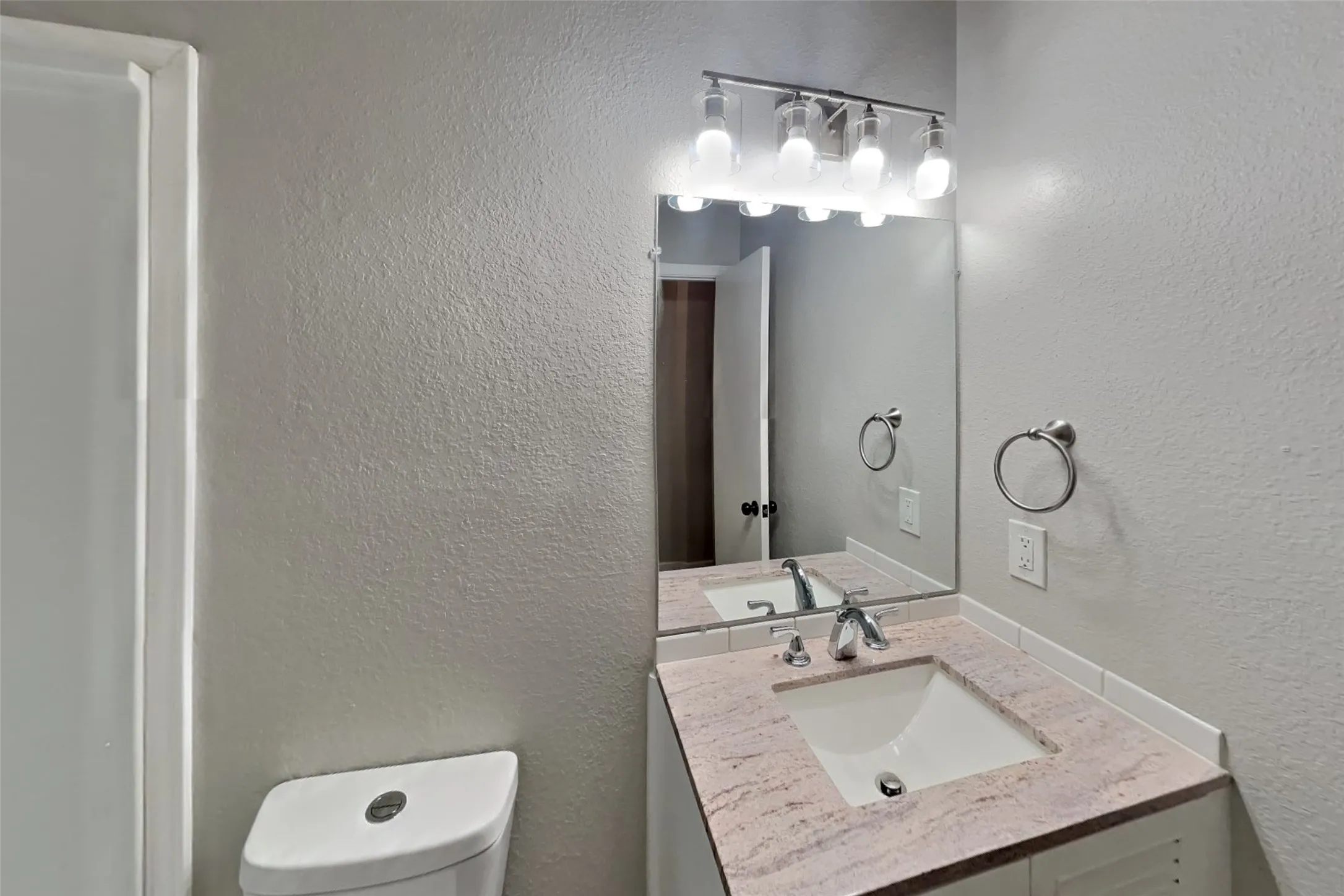 Single Family Residence For Rent in Collin County , 9817 Preston Vineyard Drive, Frisco, Texas 75035, 3 Bedroom, 2 Bathroom, 2 Garage spaces, 1,685 Sqft, built in 1992, mls#21334977, Real Estate Agent in Frisco, Homes For Rent in Collin county, Homes For Rent in Frisco, Realtor in Frisco Texas, Real Estate Brokerage Independent Realty Texas, Luminita Cordes Realtor