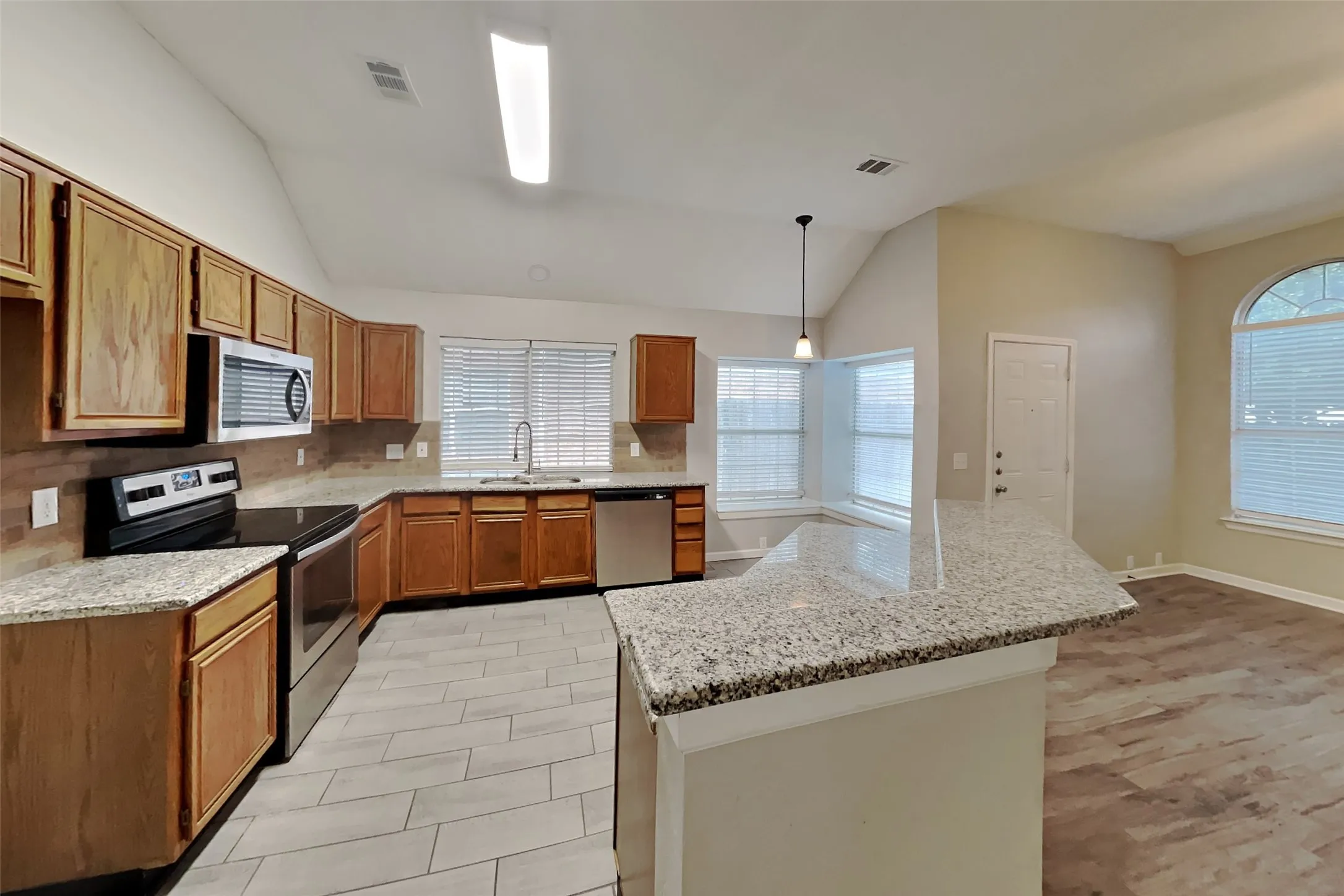 Single Family Residence For Rent in Collin County , 9817 Preston Vineyard Drive, Frisco, Texas 75035, 3 Bedroom, 2 Bathroom, 2 Garage spaces, 1,685 Sqft, built in 1992, mls#21334977, Real Estate Agent in Frisco, Homes For Rent in Collin county, Homes For Rent in Frisco, Realtor in Frisco Texas, Real Estate Brokerage Independent Realty Texas, Luminita Cordes Realtor