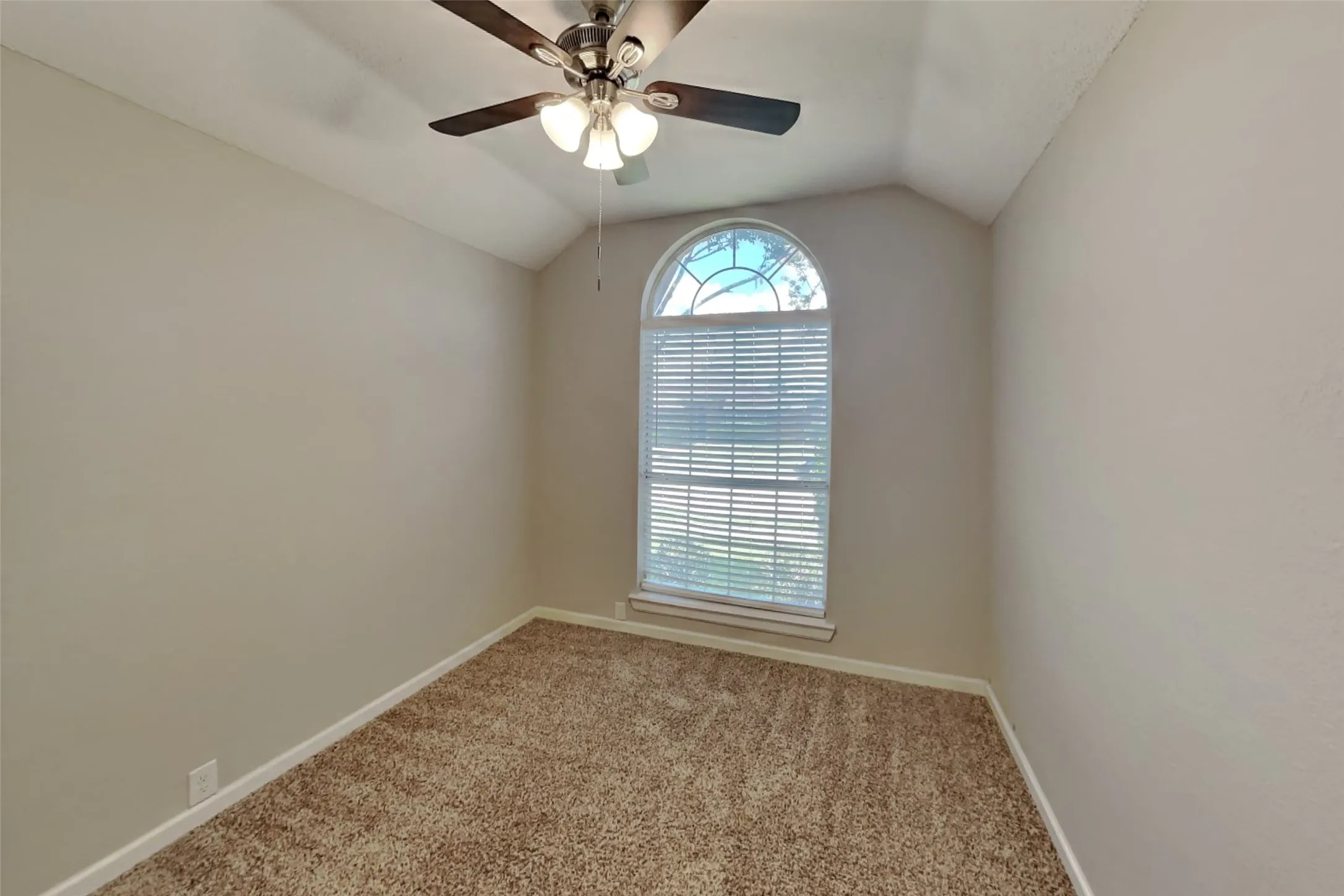 Single Family Residence For Rent in Collin County , 9817 Preston Vineyard Drive, Frisco, Texas 75035, 3 Bedroom, 2 Bathroom, 2 Garage spaces, 1,685 Sqft, built in 1992, mls#21334977, Real Estate Agent in Frisco, Homes For Rent in Collin county, Homes For Rent in Frisco, Realtor in Frisco Texas, Real Estate Brokerage Independent Realty Texas, Luminita Cordes Realtor