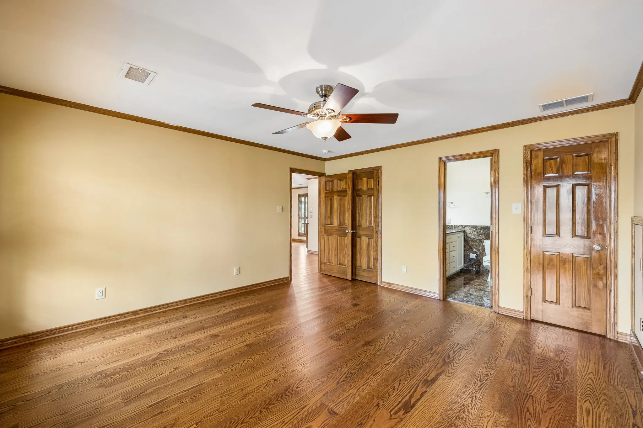 Single Family Residence For Sale in Dallas County , 9624 Greensprint Drive, Dallas, Texas 75238, 4 Bedroom, 5 Bathroom, 2 Garage spaces, 4,436 Sqft, built in 1980, mls#21332663, Real Estate Agent in Dallas, Homes For Sale in Dallas county, Homes For Sale in Dallas, Realtor in Dallas Texas, Real Estate Brokerage Independent Realty Texas, Luminita Cordes Realtor