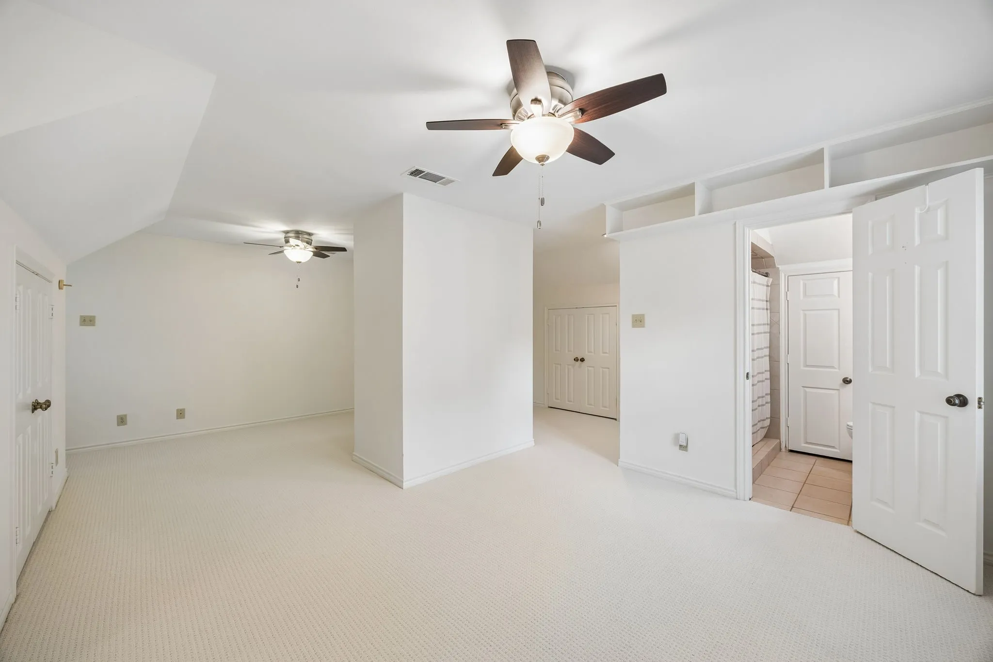 Single Family Residence For Sale in Dallas County , 9624 Greensprint Drive, Dallas, Texas 75238, 4 Bedroom, 5 Bathroom, 2 Garage spaces, 4,436 Sqft, built in 1980, mls#21332663, Real Estate Agent in Dallas, Homes For Sale in Dallas county, Homes For Sale in Dallas, Realtor in Dallas Texas, Real Estate Brokerage Independent Realty Texas, Luminita Cordes Realtor