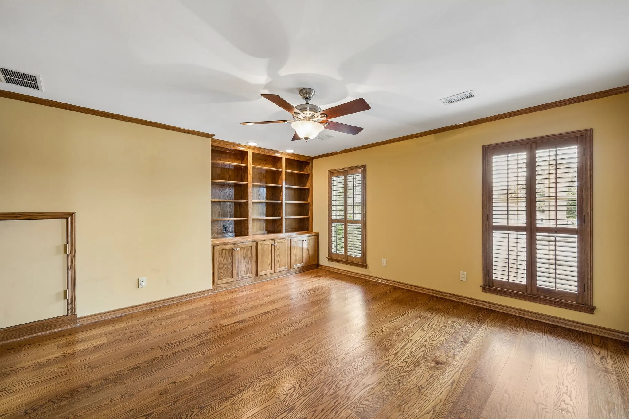 Single Family Residence For Sale in Dallas County , 9624 Greensprint Drive, Dallas, Texas 75238, 4 Bedroom, 5 Bathroom, 2 Garage spaces, 4,436 Sqft, built in 1980, mls#21332663, Real Estate Agent in Dallas, Homes For Sale in Dallas county, Homes For Sale in Dallas, Realtor in Dallas Texas, Real Estate Brokerage Independent Realty Texas, Luminita Cordes Realtor