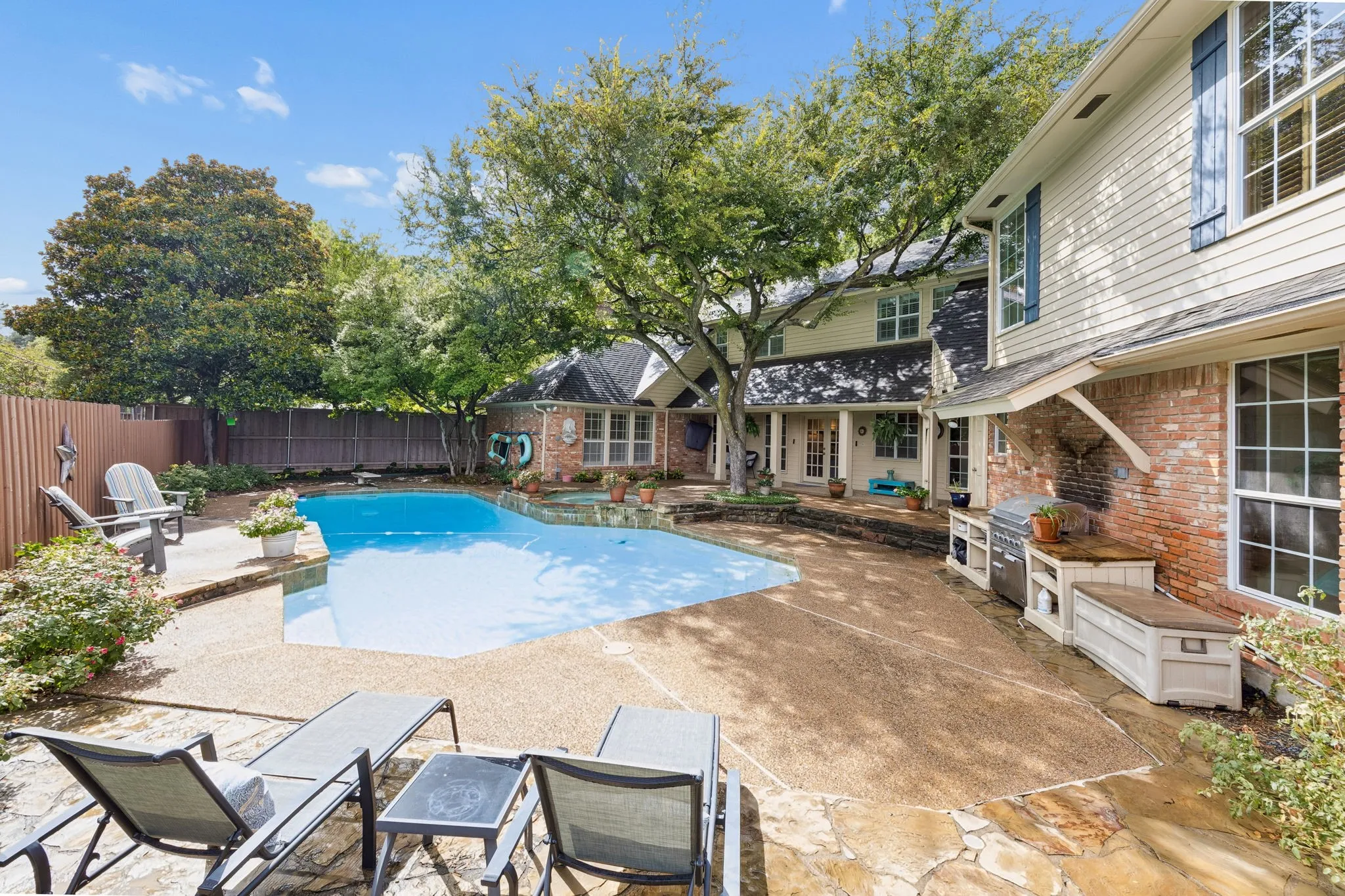 Single Family Residence For Sale in Dallas County , 9624 Greensprint Drive, Dallas, Texas 75238, 4 Bedroom, 5 Bathroom, 2 Garage spaces, 4,436 Sqft, built in 1980, mls#21332663, Real Estate Agent in Dallas, Homes For Sale in Dallas county, Homes For Sale in Dallas, Realtor in Dallas Texas, Real Estate Brokerage Independent Realty Texas, Luminita Cordes Realtor