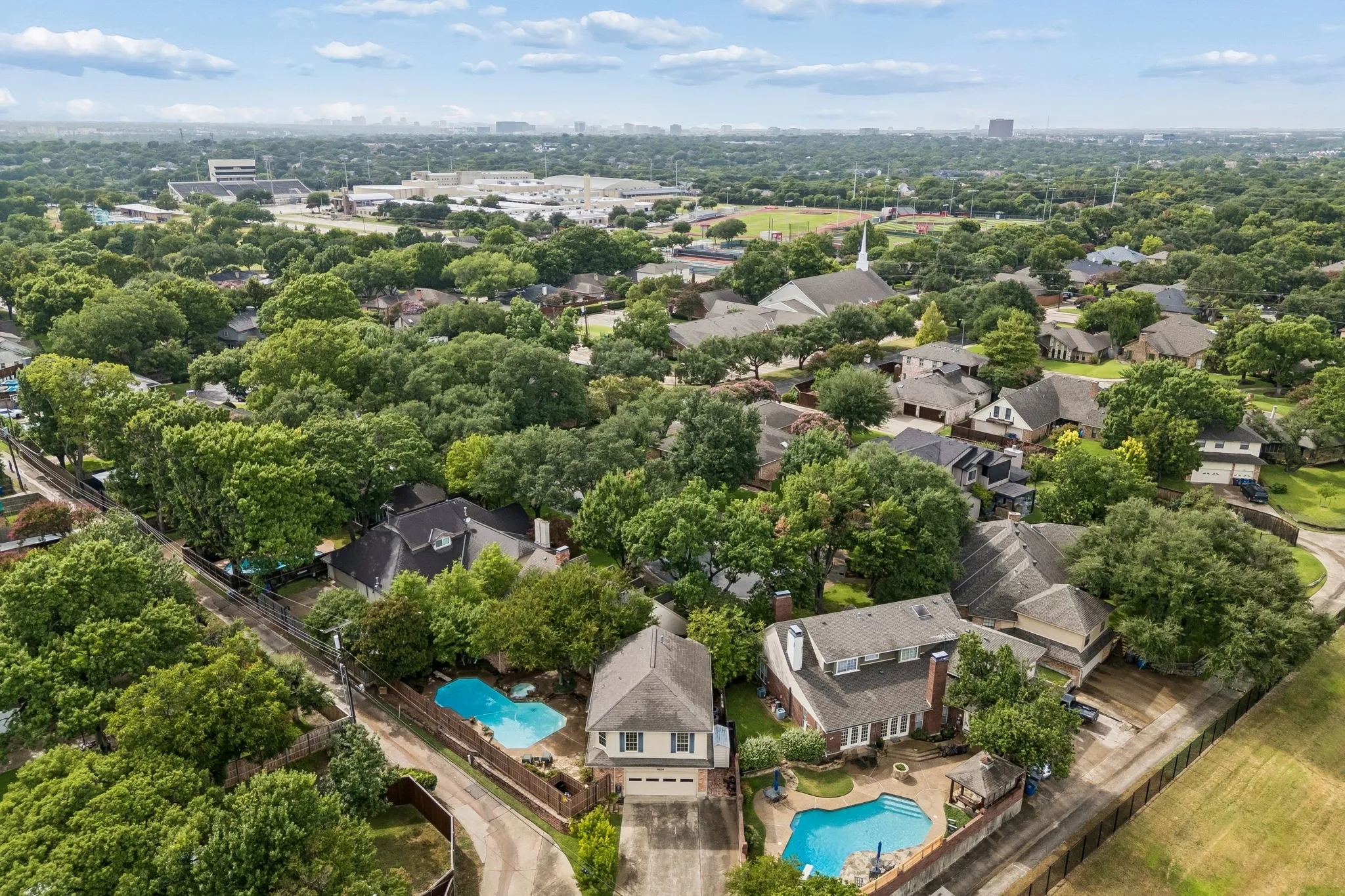 Single Family Residence For Sale in Dallas County , 9624 Greensprint Drive, Dallas, Texas 75238, 4 Bedroom, 5 Bathroom, 2 Garage spaces, 4,436 Sqft, built in 1980, mls#21332663, Real Estate Agent in Dallas, Homes For Sale in Dallas county, Homes For Sale in Dallas, Realtor in Dallas Texas, Real Estate Brokerage Independent Realty Texas, Luminita Cordes Realtor