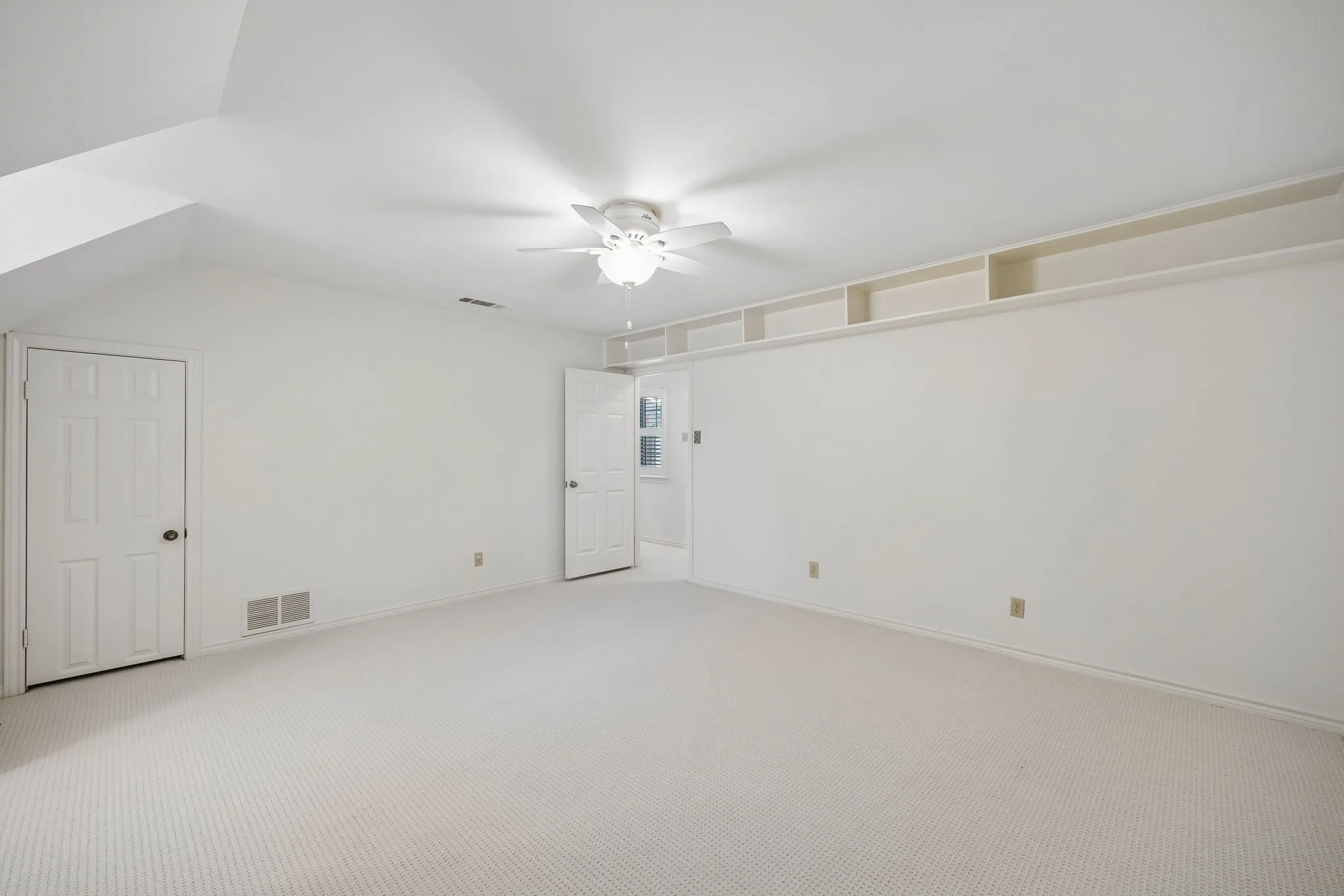 Single Family Residence For Sale in Dallas County , 9624 Greensprint Drive, Dallas, Texas 75238, 4 Bedroom, 5 Bathroom, 2 Garage spaces, 4,436 Sqft, built in 1980, mls#21332663, Real Estate Agent in Dallas, Homes For Sale in Dallas county, Homes For Sale in Dallas, Realtor in Dallas Texas, Real Estate Brokerage Independent Realty Texas, Luminita Cordes Realtor