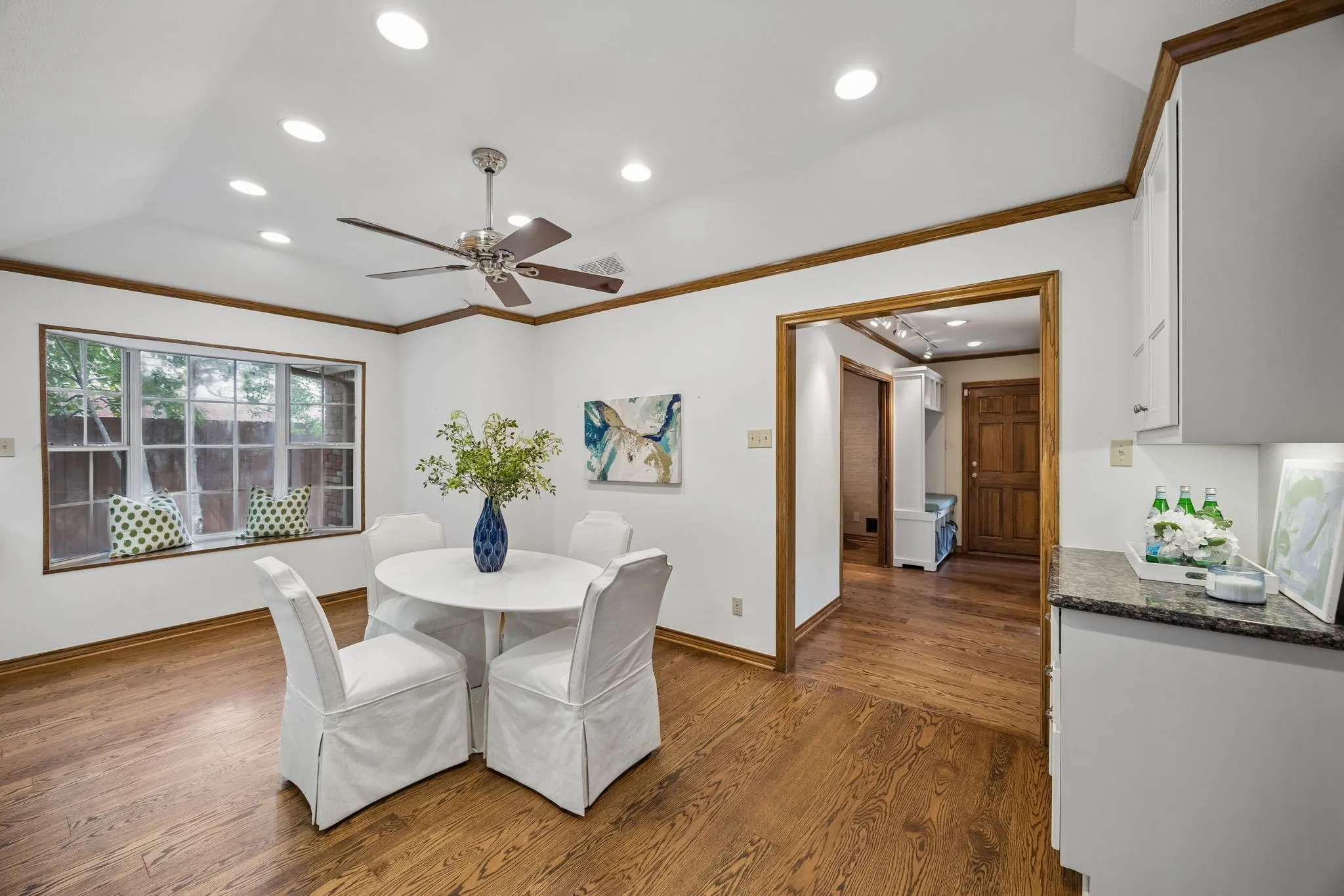 Single Family Residence For Sale in Dallas County , 9624 Greensprint Drive, Dallas, Texas 75238, 4 Bedroom, 5 Bathroom, 2 Garage spaces, 4,436 Sqft, built in 1980, mls#21332663, Real Estate Agent in Dallas, Homes For Sale in Dallas county, Homes For Sale in Dallas, Realtor in Dallas Texas, Real Estate Brokerage Independent Realty Texas, Luminita Cordes Realtor