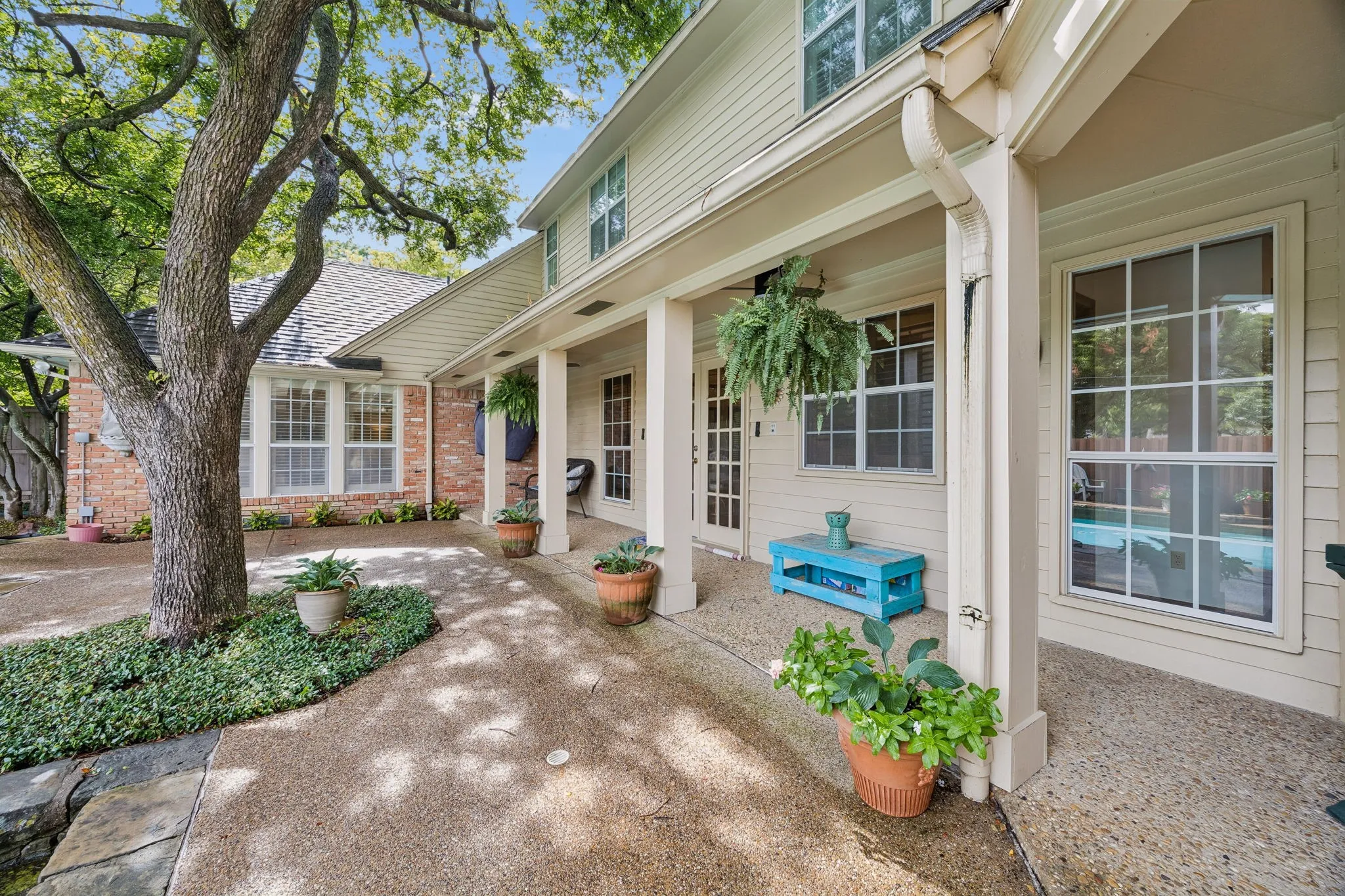 Single Family Residence For Sale in Dallas County , 9624 Greensprint Drive, Dallas, Texas 75238, 4 Bedroom, 5 Bathroom, 2 Garage spaces, 4,436 Sqft, built in 1980, mls#21332663, Real Estate Agent in Dallas, Homes For Sale in Dallas county, Homes For Sale in Dallas, Realtor in Dallas Texas, Real Estate Brokerage Independent Realty Texas, Luminita Cordes Realtor