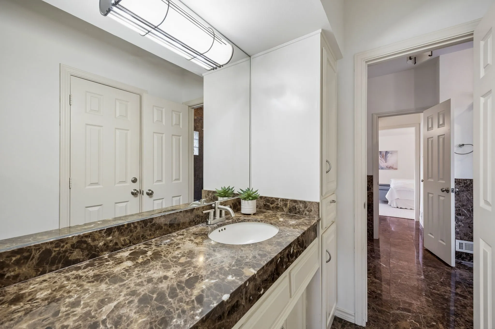 Single Family Residence For Sale in Dallas County , 9624 Greensprint Drive, Dallas, Texas 75238, 4 Bedroom, 5 Bathroom, 2 Garage spaces, 4,436 Sqft, built in 1980, mls#21332663, Real Estate Agent in Dallas, Homes For Sale in Dallas county, Homes For Sale in Dallas, Realtor in Dallas Texas, Real Estate Brokerage Independent Realty Texas, Luminita Cordes Realtor