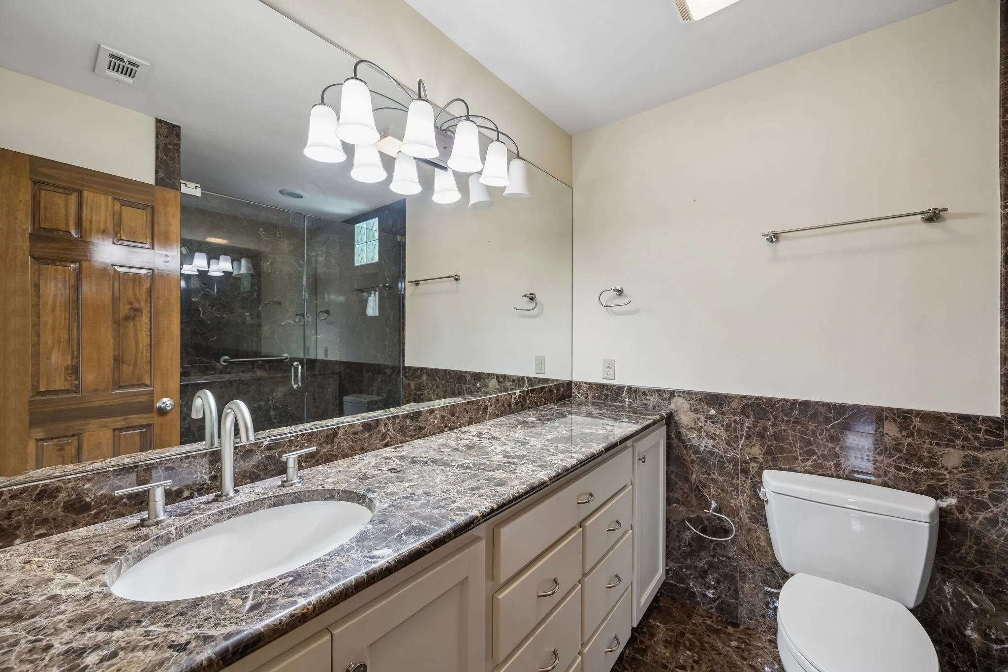 Single Family Residence For Sale in Dallas County , 9624 Greensprint Drive, Dallas, Texas 75238, 4 Bedroom, 5 Bathroom, 2 Garage spaces, 4,436 Sqft, built in 1980, mls#21332663, Real Estate Agent in Dallas, Homes For Sale in Dallas county, Homes For Sale in Dallas, Realtor in Dallas Texas, Real Estate Brokerage Independent Realty Texas, Luminita Cordes Realtor