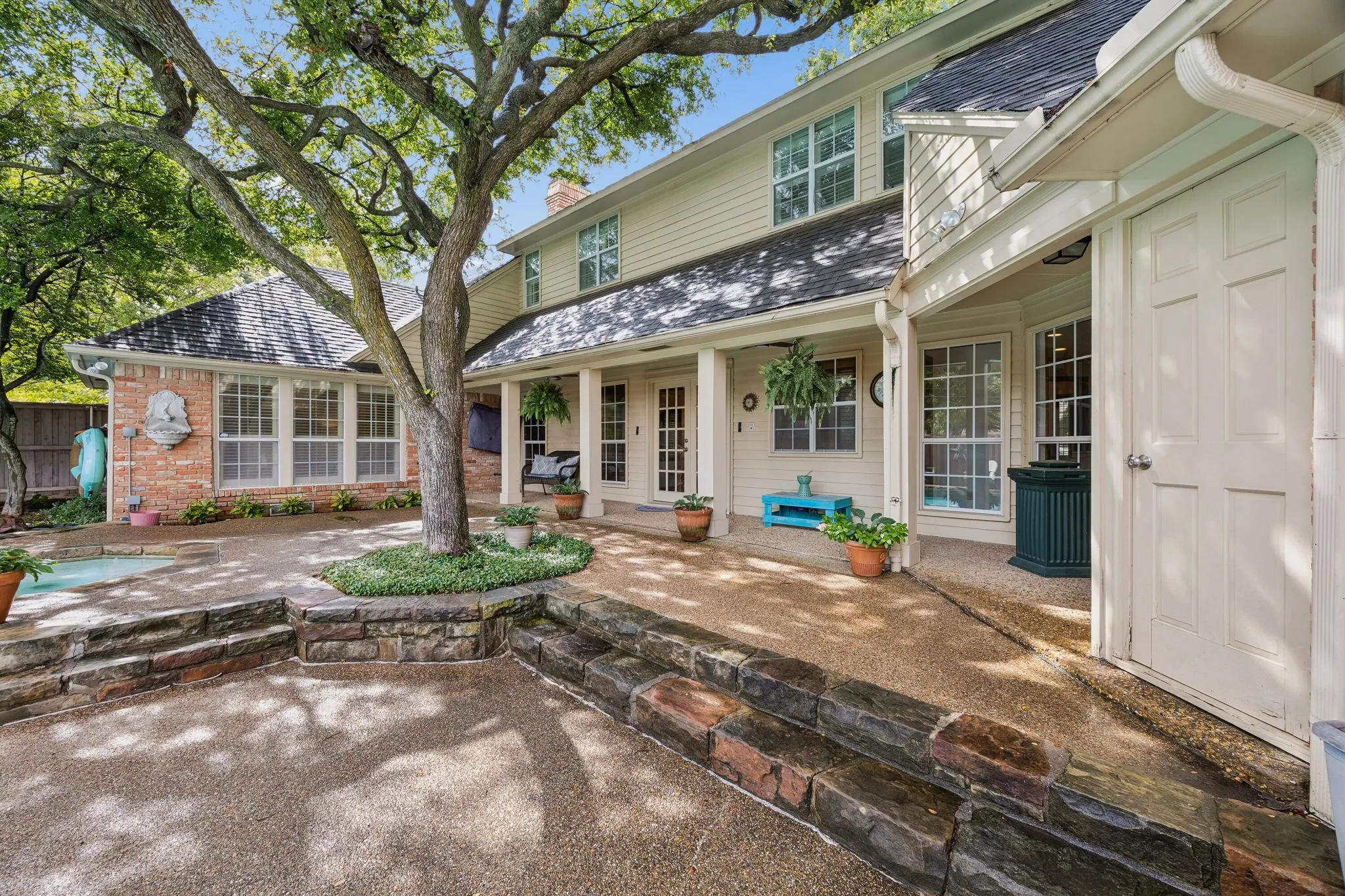Single Family Residence For Sale in Dallas County , 9624 Greensprint Drive, Dallas, Texas 75238, 4 Bedroom, 5 Bathroom, 2 Garage spaces, 4,436 Sqft, built in 1980, mls#21332663, Real Estate Agent in Dallas, Homes For Sale in Dallas county, Homes For Sale in Dallas, Realtor in Dallas Texas, Real Estate Brokerage Independent Realty Texas, Luminita Cordes Realtor