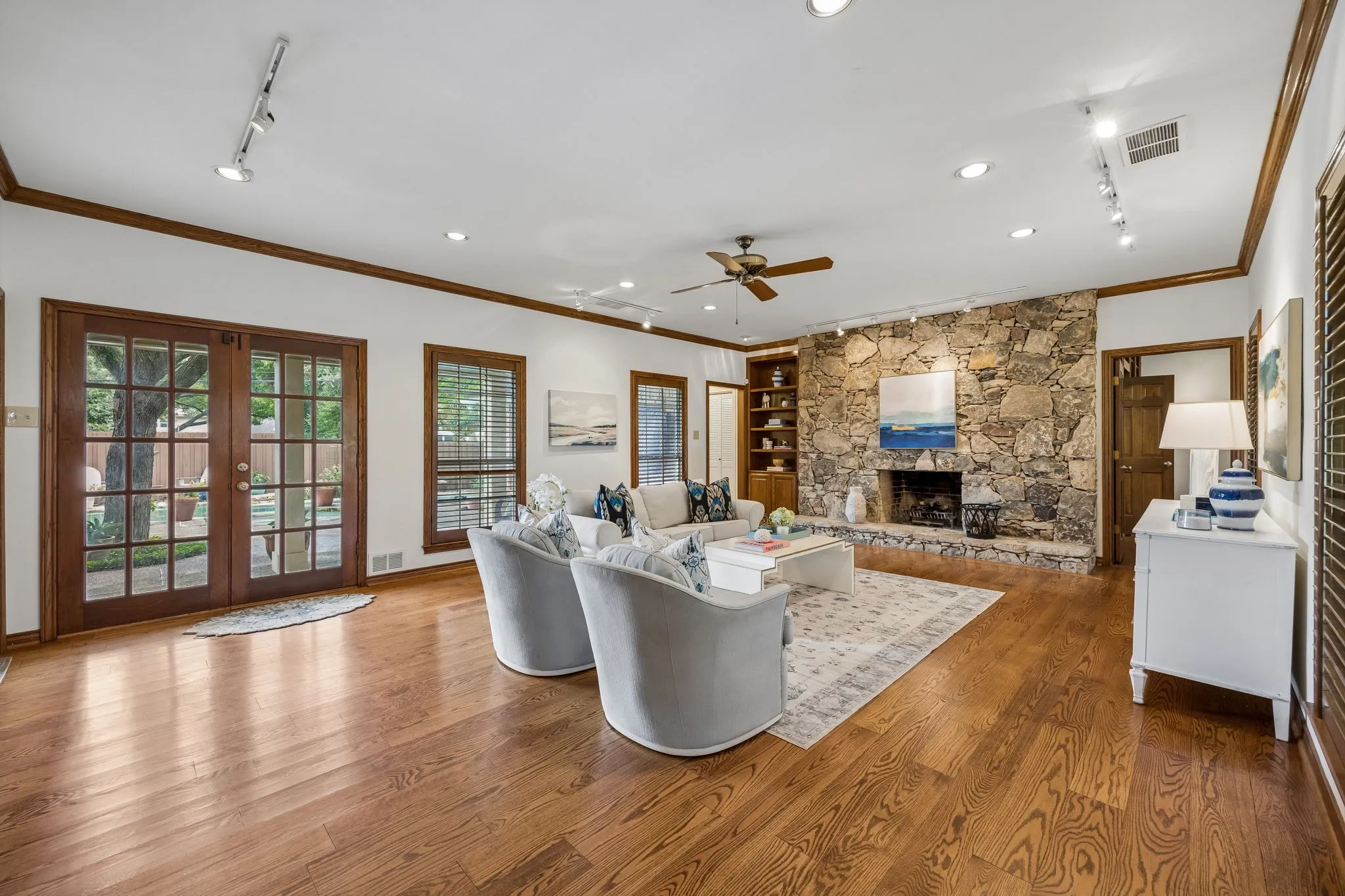 Single Family Residence For Sale in Dallas County , 9624 Greensprint Drive, Dallas, Texas 75238, 4 Bedroom, 5 Bathroom, 2 Garage spaces, 4,436 Sqft, built in 1980, mls#21332663, Real Estate Agent in Dallas, Homes For Sale in Dallas county, Homes For Sale in Dallas, Realtor in Dallas Texas, Real Estate Brokerage Independent Realty Texas, Luminita Cordes Realtor