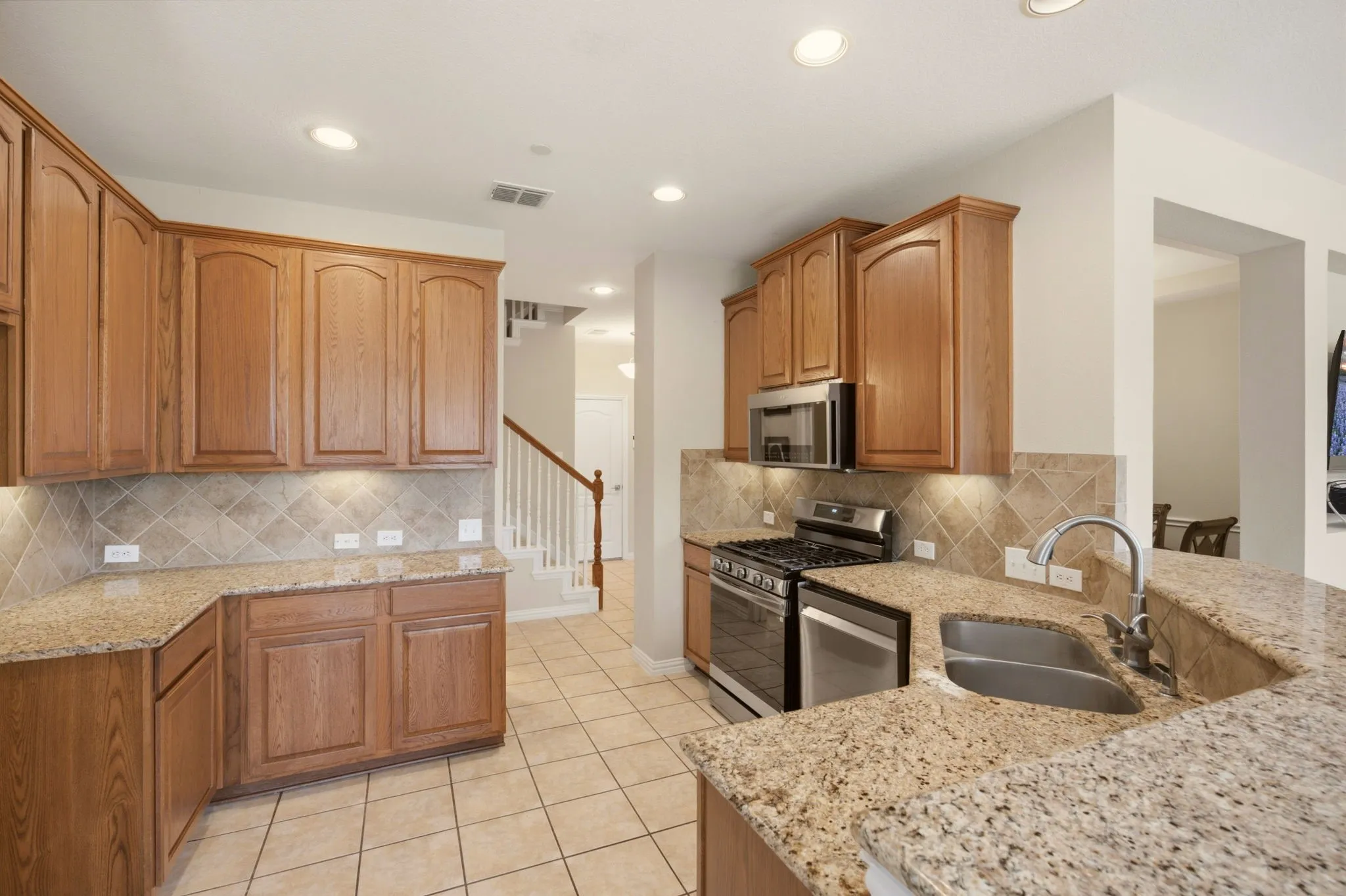 Single Family Residence For Sale in Collin County , 703 Chestnut Hill Drive, Allen, Texas 75013, 3 Bedroom, 3 Bathroom, 2 Garage spaces, 1,898 Sqft, built in 2007, mls#21334983, Real Estate Agent in Allen, Homes For Sale in Collin county, Homes For Sale in Allen, Realtor in Allen Texas, Real Estate Brokerage Independent Realty Texas, Luminita Cordes Realtor
