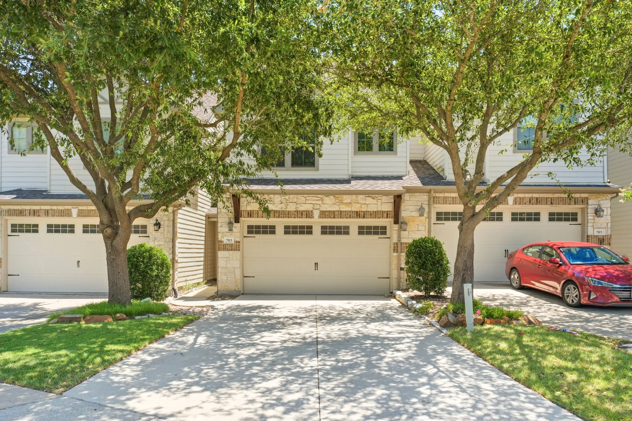 Single Family Residence For Sale in Collin County , 703 Chestnut Hill Drive, Allen, Texas 75013, 3 Bedroom, 3 Bathroom, 2 Garage spaces, 1,898 Sqft, built in 2007, mls#21334983, Real Estate Agent in Allen, Homes For Sale in Collin county, Homes For Sale in Allen, Realtor in Allen Texas, Real Estate Brokerage Independent Realty Texas, Luminita Cordes Realtor