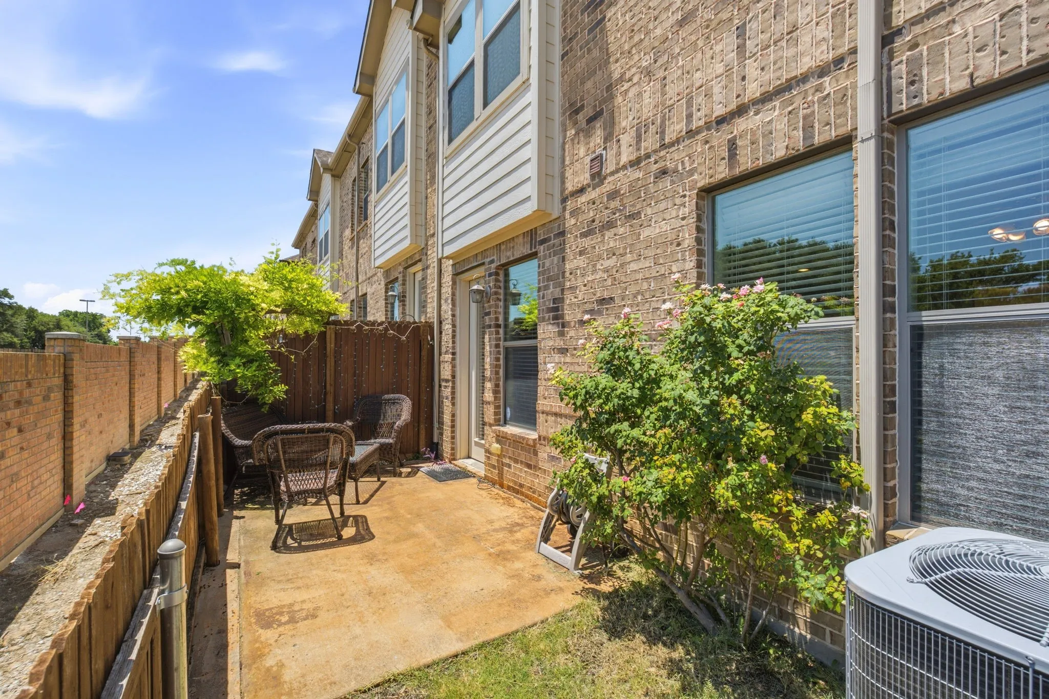 Single Family Residence For Sale in Collin County , 703 Chestnut Hill Drive, Allen, Texas 75013, 3 Bedroom, 3 Bathroom, 2 Garage spaces, 1,898 Sqft, built in 2007, mls#21334983, Real Estate Agent in Allen, Homes For Sale in Collin county, Homes For Sale in Allen, Realtor in Allen Texas, Real Estate Brokerage Independent Realty Texas, Luminita Cordes Realtor