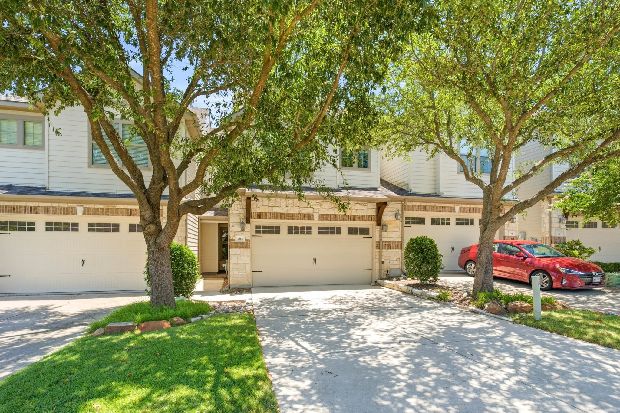 Single Family Residence For Sale in Collin County , 703 Chestnut Hill Drive, Allen, Texas 75013, 3 Bedroom, 3 Bathroom, 2 Garage spaces, 1,898 Sqft, built in 2007, mls#21334983, Real Estate Agent in Allen, Homes For Sale in Collin county, Homes For Sale in Allen, Realtor in Allen Texas, Real Estate Brokerage Independent Realty Texas, Luminita Cordes Realtor