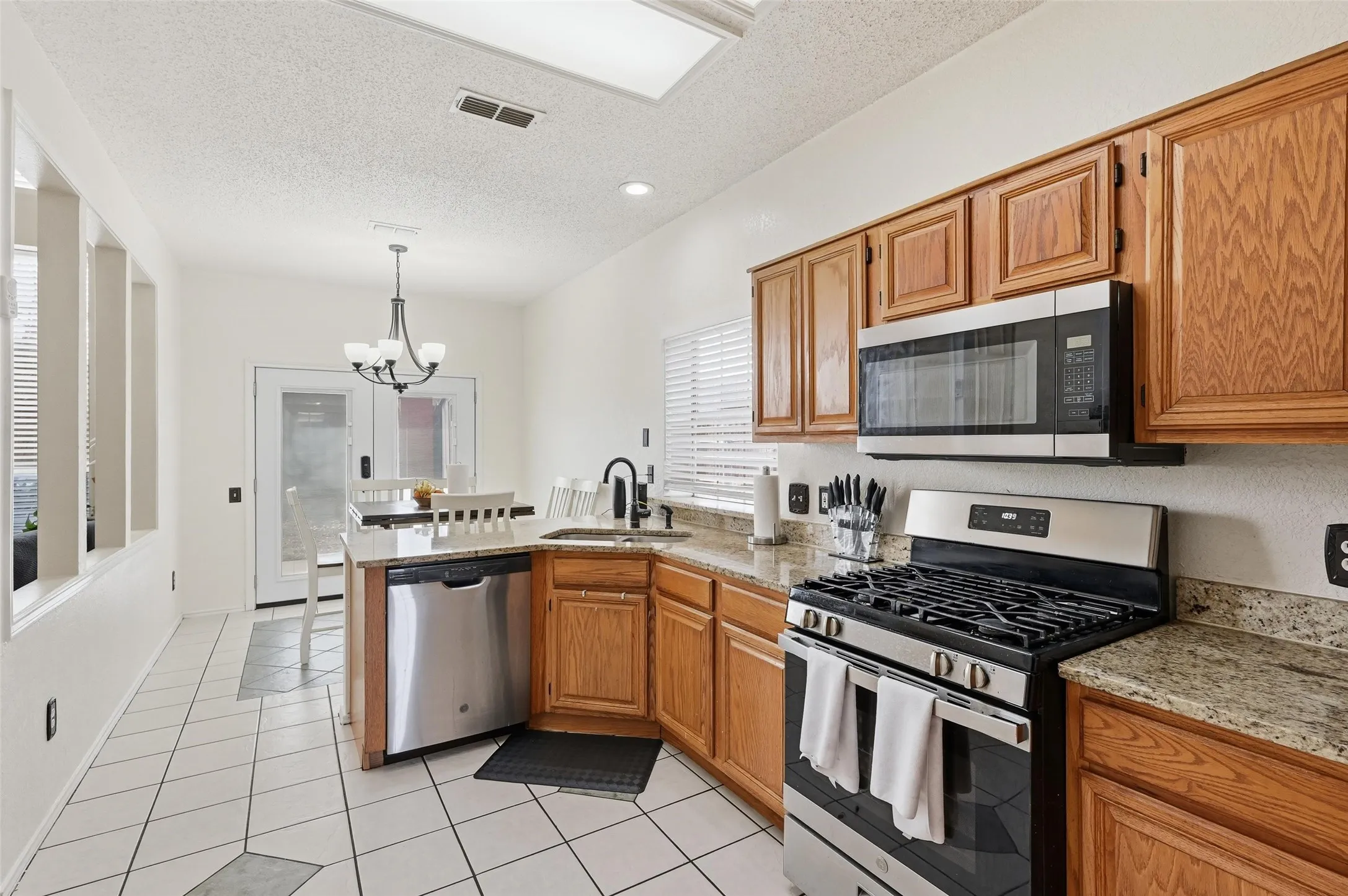 Single Family Residence For Sale in Tarrant County , 7000 Cadillac Boulevard, Arlington, Texas 76016, 4 Bedroom, 3 Bathroom, 2 Garage spaces, 2,114 Sqft, built in 1990, mls#21334974, Real Estate Agent in Arlington, Homes For Sale in Tarrant county, Homes For Sale in Arlington, Realtor in Arlington Texas, Real Estate Brokerage Independent Realty Texas, Luminita Cordes Realtor