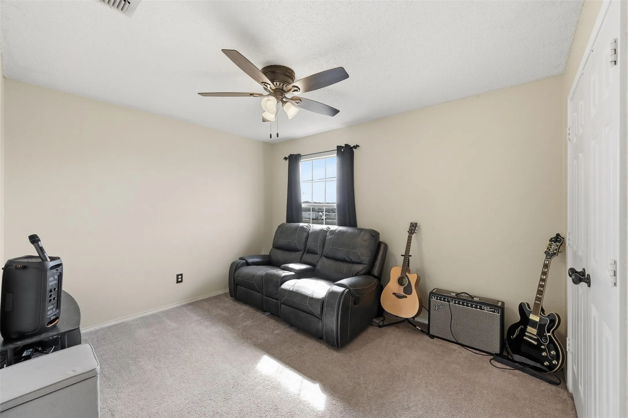 Single Family Residence For Sale in Tarrant County , 7000 Cadillac Boulevard, Arlington, Texas 76016, 4 Bedroom, 3 Bathroom, 2 Garage spaces, 2,114 Sqft, built in 1990, mls#21334974, Real Estate Agent in Arlington, Homes For Sale in Tarrant county, Homes For Sale in Arlington, Realtor in Arlington Texas, Real Estate Brokerage Independent Realty Texas, Luminita Cordes Realtor
