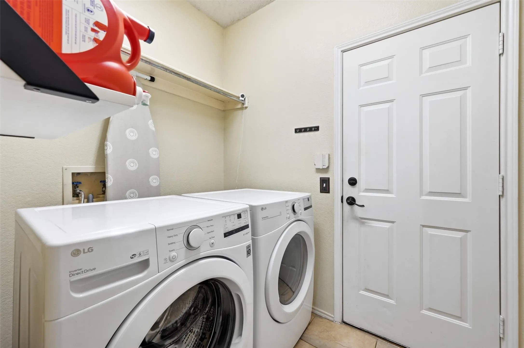 Single Family Residence For Sale in Tarrant County , 7000 Cadillac Boulevard, Arlington, Texas 76016, 4 Bedroom, 3 Bathroom, 2 Garage spaces, 2,114 Sqft, built in 1990, mls#21334974, Real Estate Agent in Arlington, Homes For Sale in Tarrant county, Homes For Sale in Arlington, Realtor in Arlington Texas, Real Estate Brokerage Independent Realty Texas, Luminita Cordes Realtor