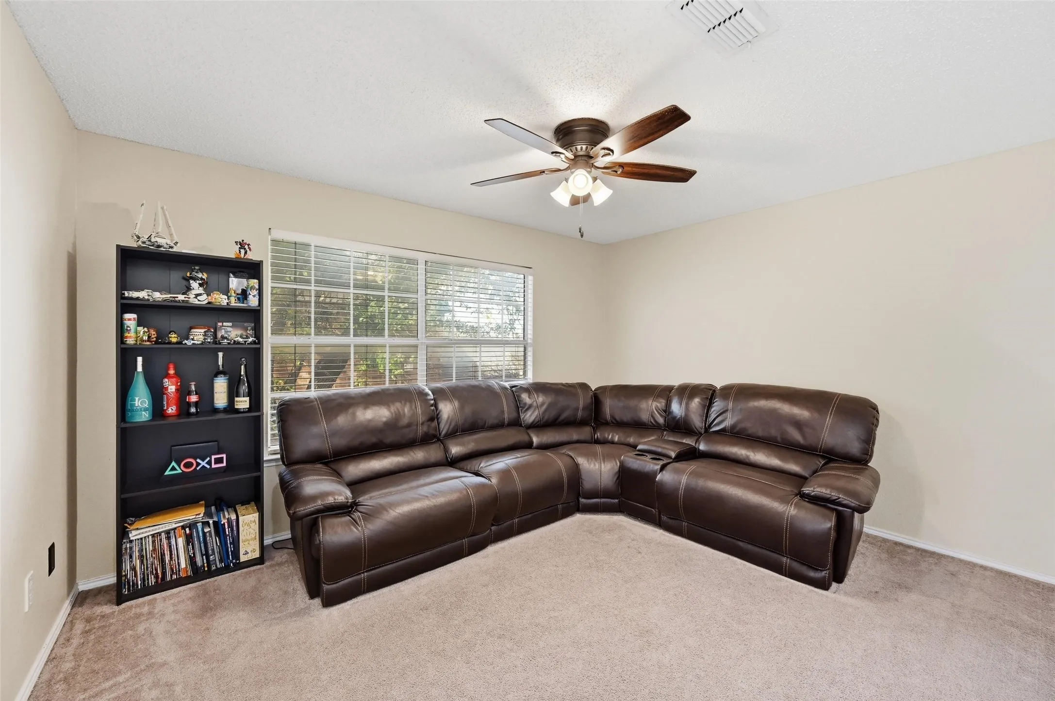 Single Family Residence For Sale in Tarrant County , 7000 Cadillac Boulevard, Arlington, Texas 76016, 4 Bedroom, 3 Bathroom, 2 Garage spaces, 2,114 Sqft, built in 1990, mls#21334974, Real Estate Agent in Arlington, Homes For Sale in Tarrant county, Homes For Sale in Arlington, Realtor in Arlington Texas, Real Estate Brokerage Independent Realty Texas, Luminita Cordes Realtor