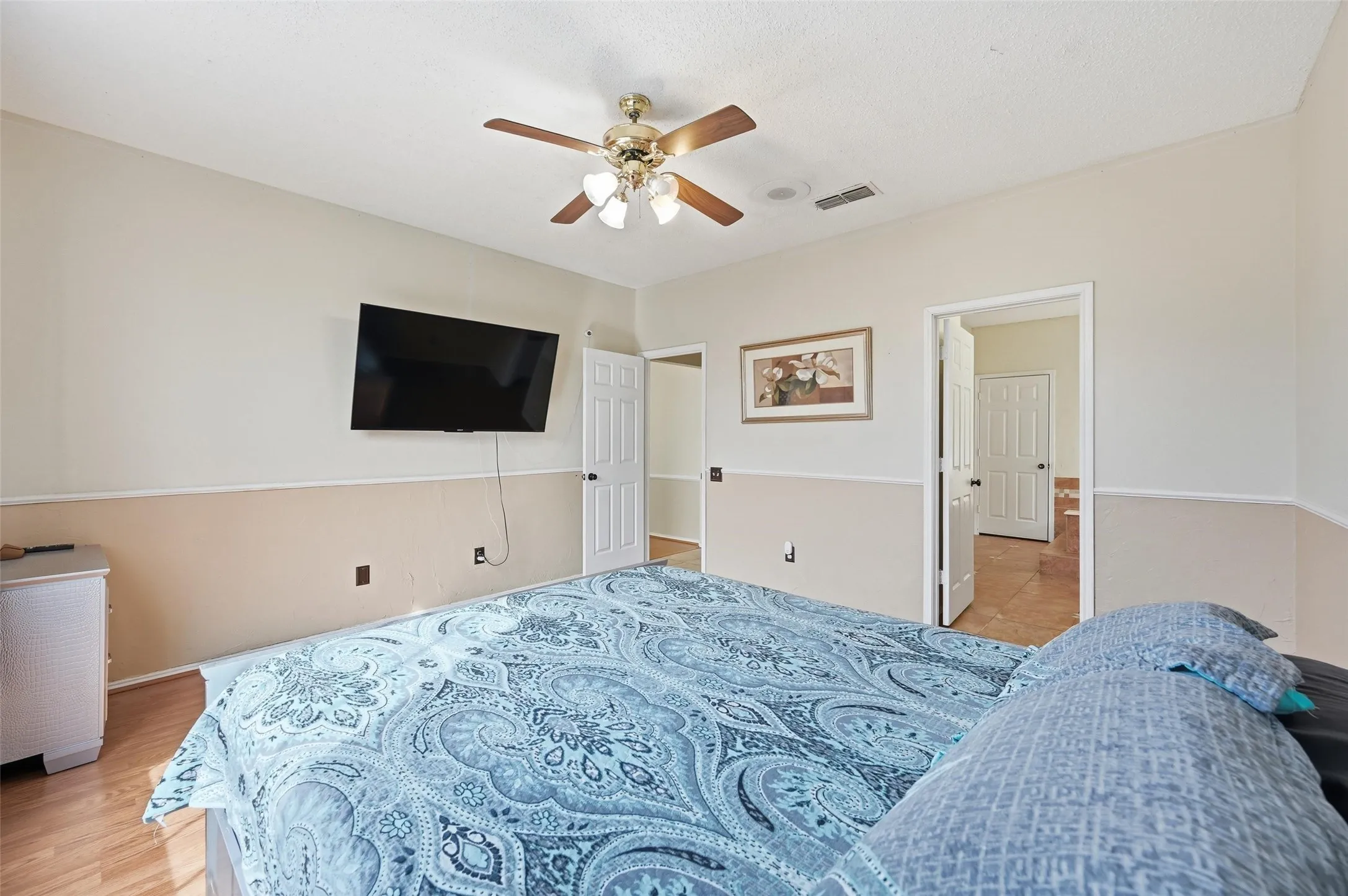 Single Family Residence For Sale in Tarrant County , 7000 Cadillac Boulevard, Arlington, Texas 76016, 4 Bedroom, 3 Bathroom, 2 Garage spaces, 2,114 Sqft, built in 1990, mls#21334974, Real Estate Agent in Arlington, Homes For Sale in Tarrant county, Homes For Sale in Arlington, Realtor in Arlington Texas, Real Estate Brokerage Independent Realty Texas, Luminita Cordes Realtor