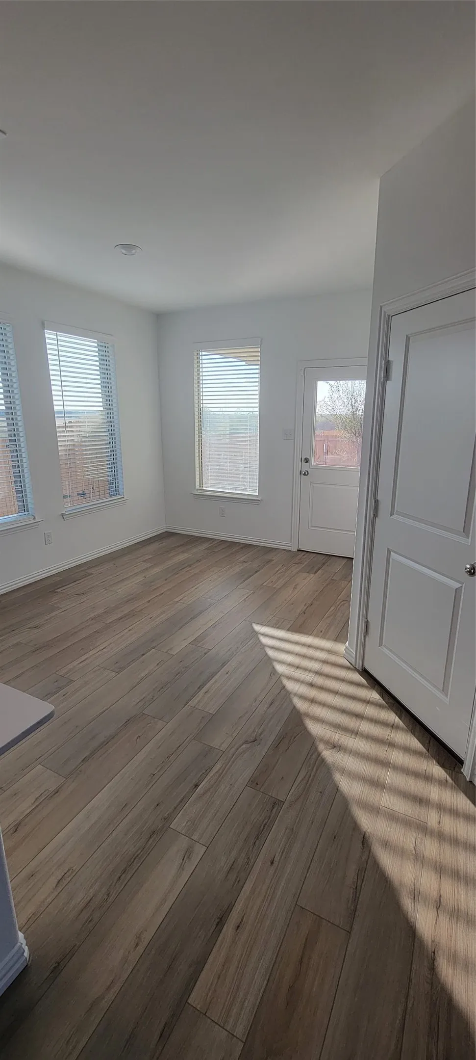 Single Family Residence For Rent in Tarrant County , 9901 Diamondhead Drive, Fort Worth, Texas 76179, 4 Bedroom, 3 Bathroom, 2 Garage spaces, 2,284 Sqft, built in 2023, mls#21334985, Real Estate Agent in Fort Worth, Homes For Rent in Tarrant county, Homes For Rent in Fort Worth, Realtor in Fort Worth Texas, Real Estate Brokerage Independent Realty Texas, Luminita Cordes Realtor