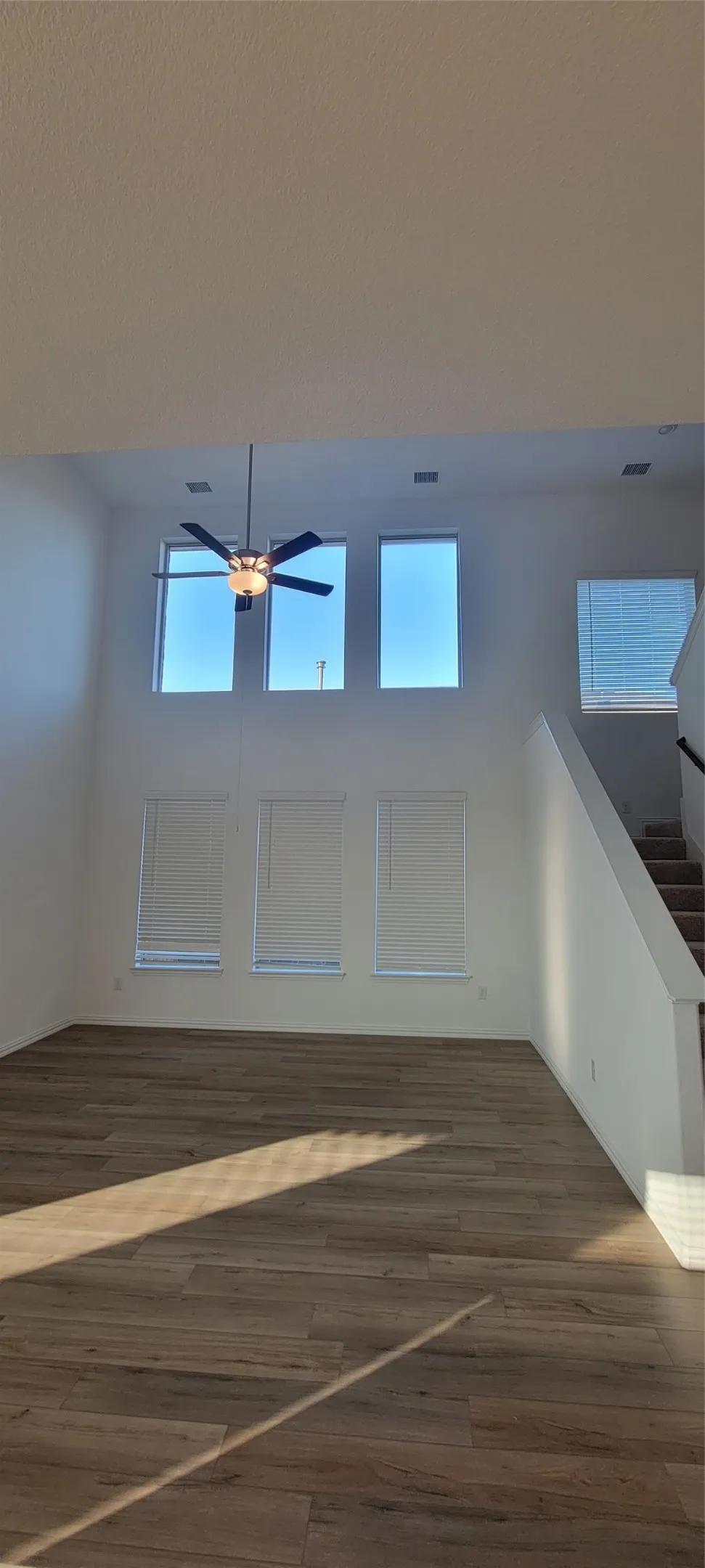 Single Family Residence For Rent in Tarrant County , 9901 Diamondhead Drive, Fort Worth, Texas 76179, 4 Bedroom, 3 Bathroom, 2 Garage spaces, 2,284 Sqft, built in 2023, mls#21334985, Real Estate Agent in Fort Worth, Homes For Rent in Tarrant county, Homes For Rent in Fort Worth, Realtor in Fort Worth Texas, Real Estate Brokerage Independent Realty Texas, Luminita Cordes Realtor