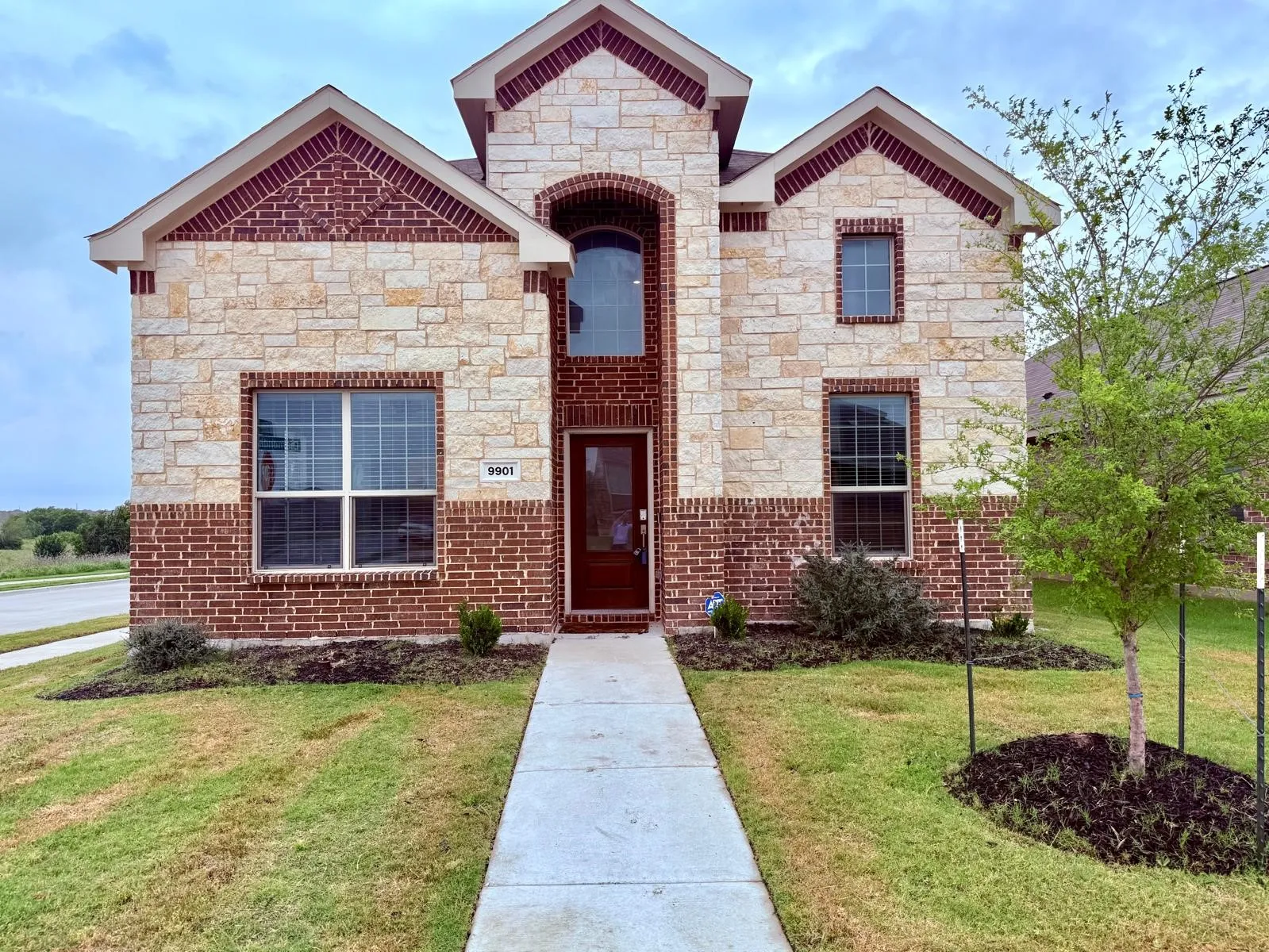 Single Family Residence For Rent in Tarrant County , 9901 Diamondhead Drive, Fort Worth, Texas 76179, 4 Bedroom, 3 Bathroom, 2 Garage spaces, 2,284 Sqft, built in 2023, mls#21334985, Real Estate Agent in Fort Worth, Homes For Rent in Tarrant county, Homes For Rent in Fort Worth, Realtor in Fort Worth Texas, Real Estate Brokerage Independent Realty Texas, Luminita Cordes Realtor