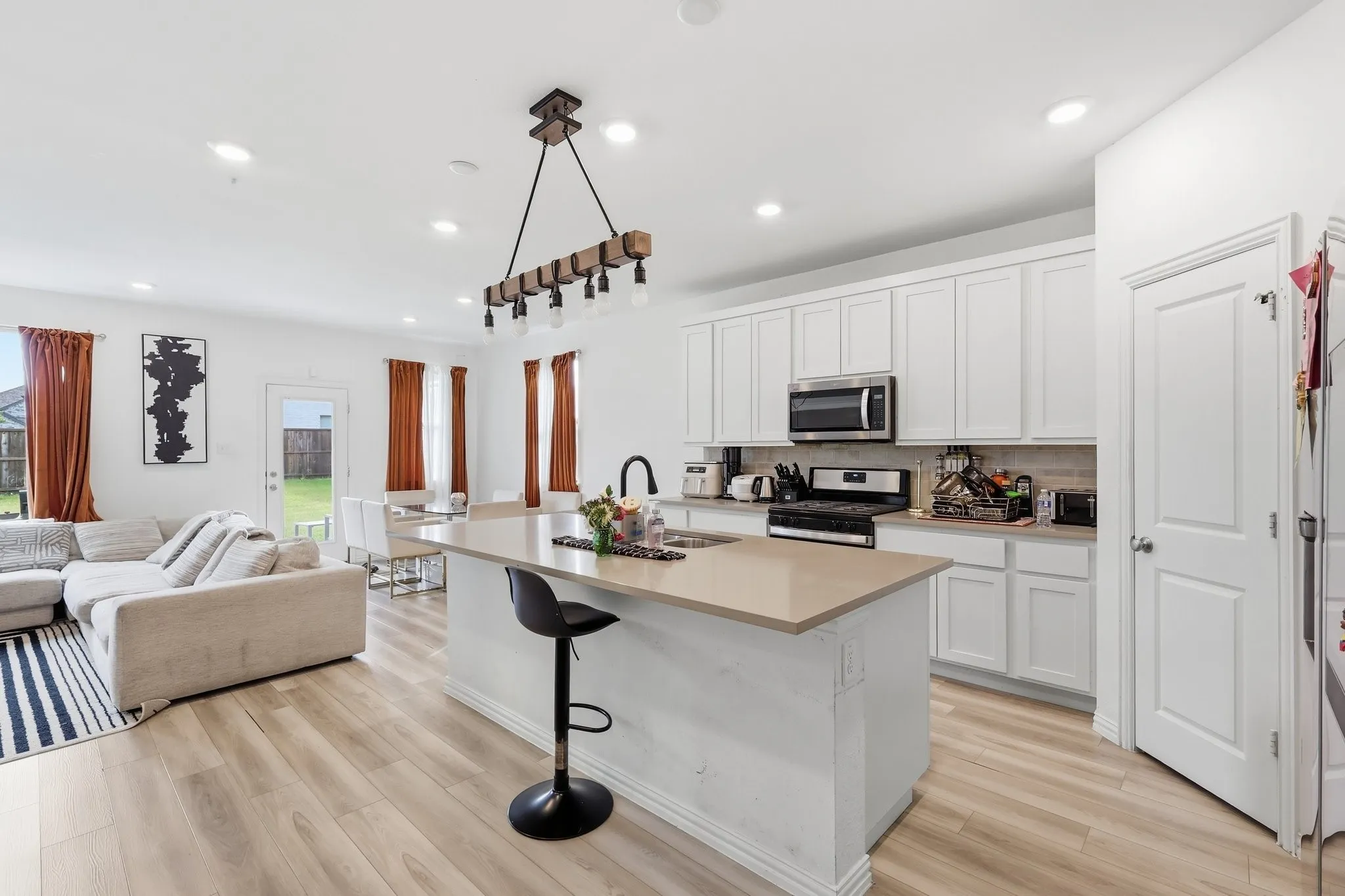 Single Family Residence For Sale in Kaufman County , 1728 Pegasus Drive, Forney, Texas 75126, 3 Bedrooms, 3 Bathrooms, 2 Garage spaces, 2,389 Sqft, built in 2022, Price $389,990, mls#21333360, Real Estate Agent in Forney, Homes For Sale in Kaufman county, Homes For Sale in Forney, Realtor in Forney Texas, Real Estate Brokerage Independent Realty Texas, Luminita Cordes Realtor