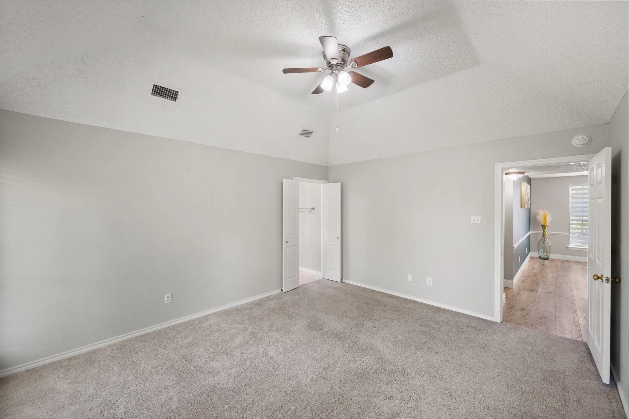 Single Family Residence For Sale in Tarrant County , 4313 Kenwood Drive, Grapevine, Texas 76051, 3 Bedroom, 3 Bathroom, 2 Garage spaces, 2,189 Sqft, built in 1987, mls#21334992, Real Estate Agent in Grapevine, Homes For Sale in Tarrant county, Homes For Sale in Grapevine, Realtor in Grapevine Texas, Real Estate Brokerage Independent Realty Texas, Luminita Cordes Realtor