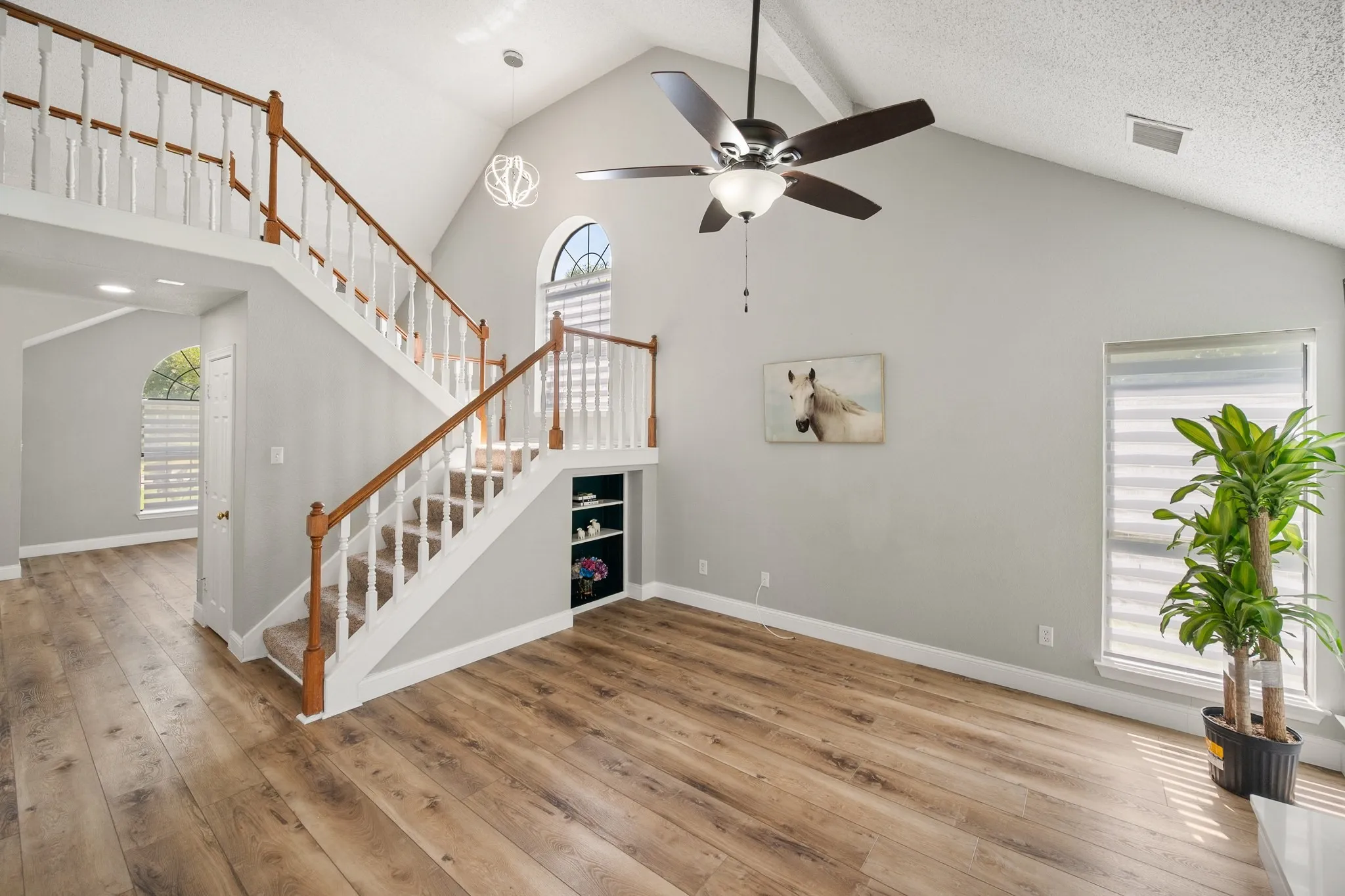 Single Family Residence For Sale in Tarrant County , 4313 Kenwood Drive, Grapevine, Texas 76051, 3 Bedroom, 3 Bathroom, 2 Garage spaces, 2,189 Sqft, built in 1987, mls#21334992, Real Estate Agent in Grapevine, Homes For Sale in Tarrant county, Homes For Sale in Grapevine, Realtor in Grapevine Texas, Real Estate Brokerage Independent Realty Texas, Luminita Cordes Realtor