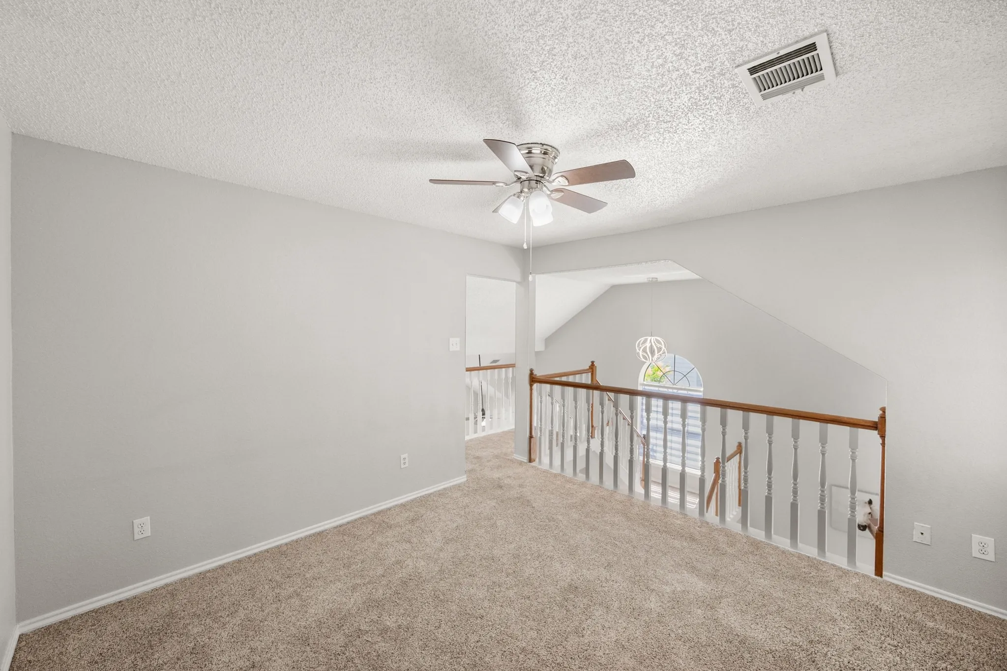 Single Family Residence For Sale in Tarrant County , 4313 Kenwood Drive, Grapevine, Texas 76051, 3 Bedroom, 3 Bathroom, 2 Garage spaces, 2,189 Sqft, built in 1987, mls#21334992, Real Estate Agent in Grapevine, Homes For Sale in Tarrant county, Homes For Sale in Grapevine, Realtor in Grapevine Texas, Real Estate Brokerage Independent Realty Texas, Luminita Cordes Realtor