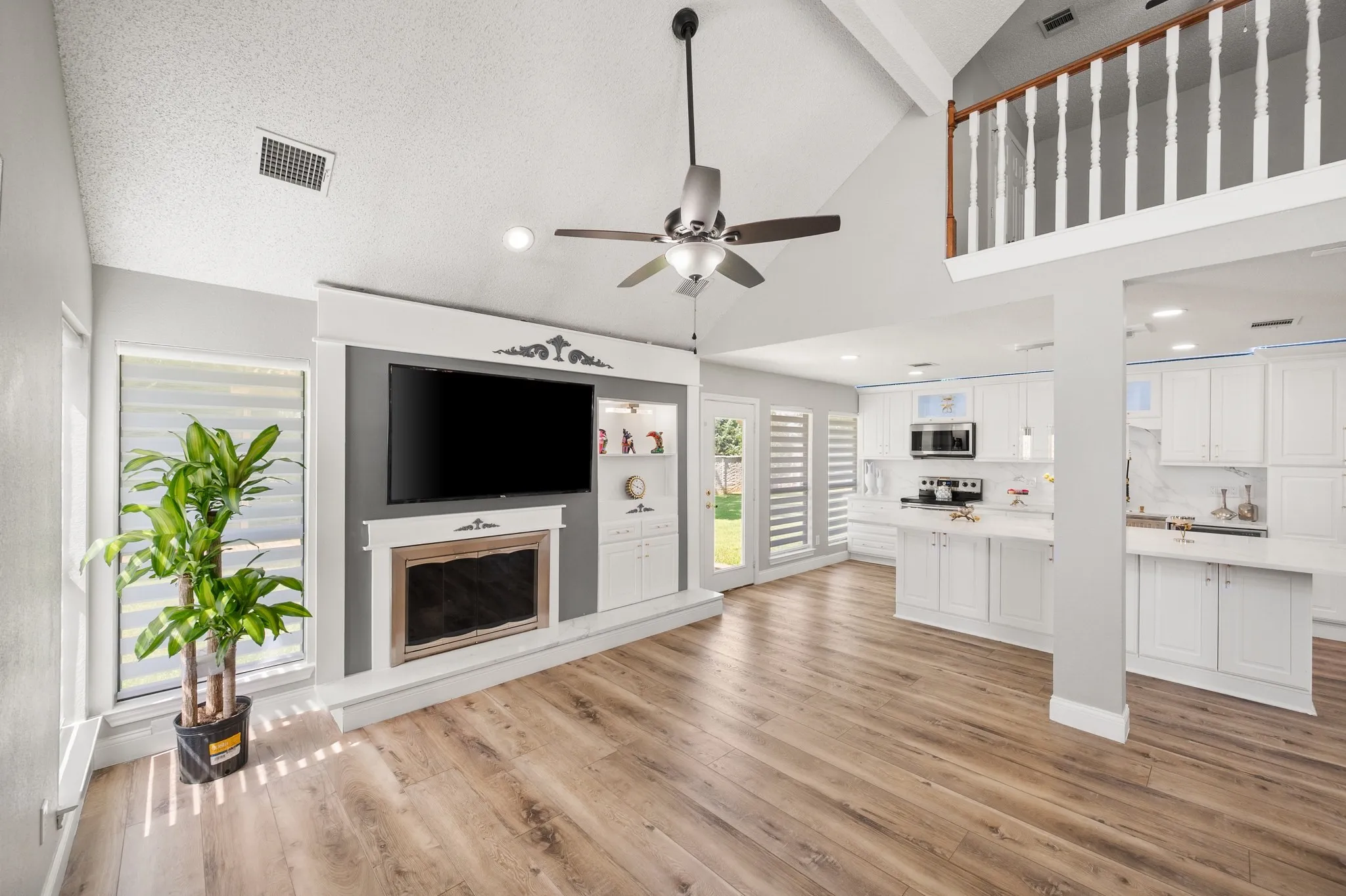 Single Family Residence For Sale in Tarrant County , 4313 Kenwood Drive, Grapevine, Texas 76051, 3 Bedroom, 3 Bathroom, 2 Garage spaces, 2,189 Sqft, built in 1987, mls#21334992, Real Estate Agent in Grapevine, Homes For Sale in Tarrant county, Homes For Sale in Grapevine, Realtor in Grapevine Texas, Real Estate Brokerage Independent Realty Texas, Luminita Cordes Realtor