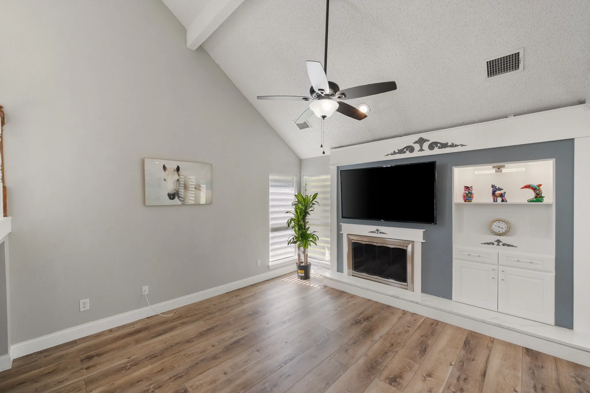 Single Family Residence For Sale in Tarrant County , 4313 Kenwood Drive, Grapevine, Texas 76051, 3 Bedroom, 3 Bathroom, 2 Garage spaces, 2,189 Sqft, built in 1987, mls#21334992, Real Estate Agent in Grapevine, Homes For Sale in Tarrant county, Homes For Sale in Grapevine, Realtor in Grapevine Texas, Real Estate Brokerage Independent Realty Texas, Luminita Cordes Realtor