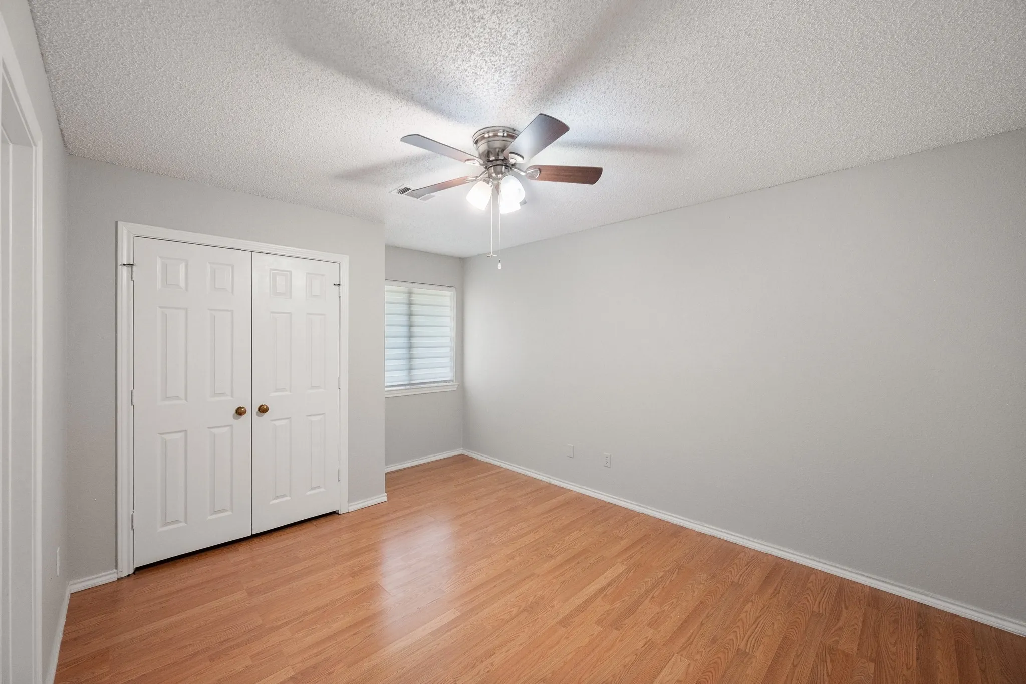 Single Family Residence For Sale in Tarrant County , 4313 Kenwood Drive, Grapevine, Texas 76051, 3 Bedroom, 3 Bathroom, 2 Garage spaces, 2,189 Sqft, built in 1987, mls#21334992, Real Estate Agent in Grapevine, Homes For Sale in Tarrant county, Homes For Sale in Grapevine, Realtor in Grapevine Texas, Real Estate Brokerage Independent Realty Texas, Luminita Cordes Realtor